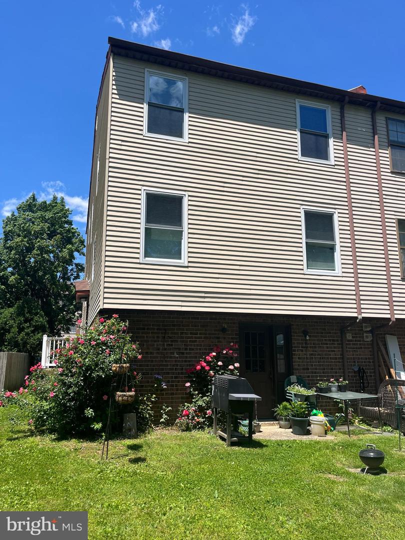 13085 Blakeslee Dr #2 Property Photo 16
