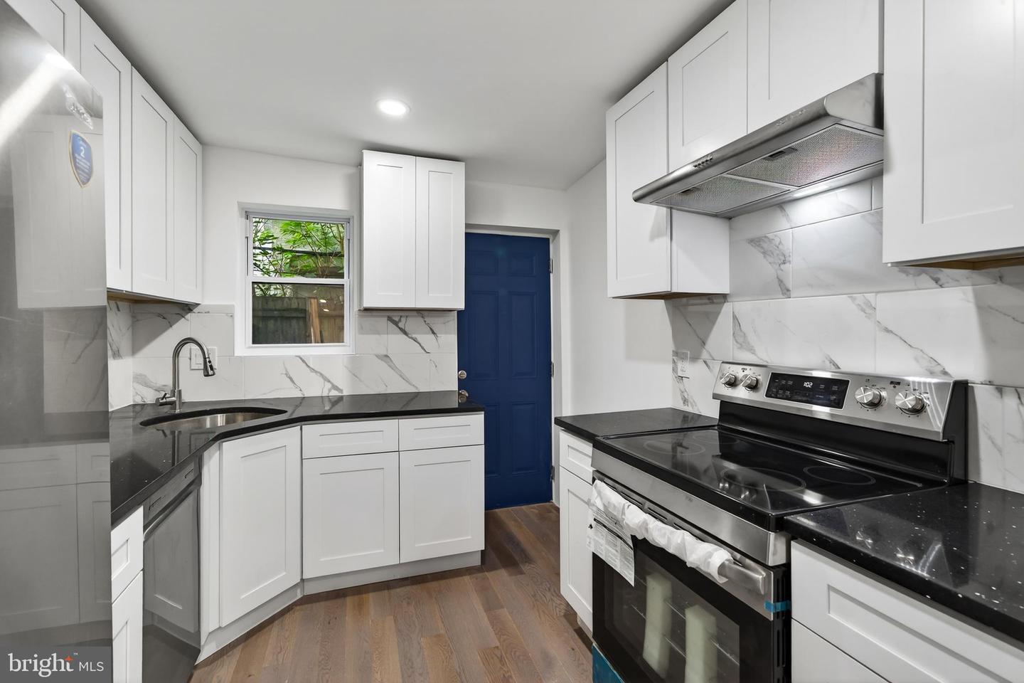 2029 Sigel St Property Photo 3