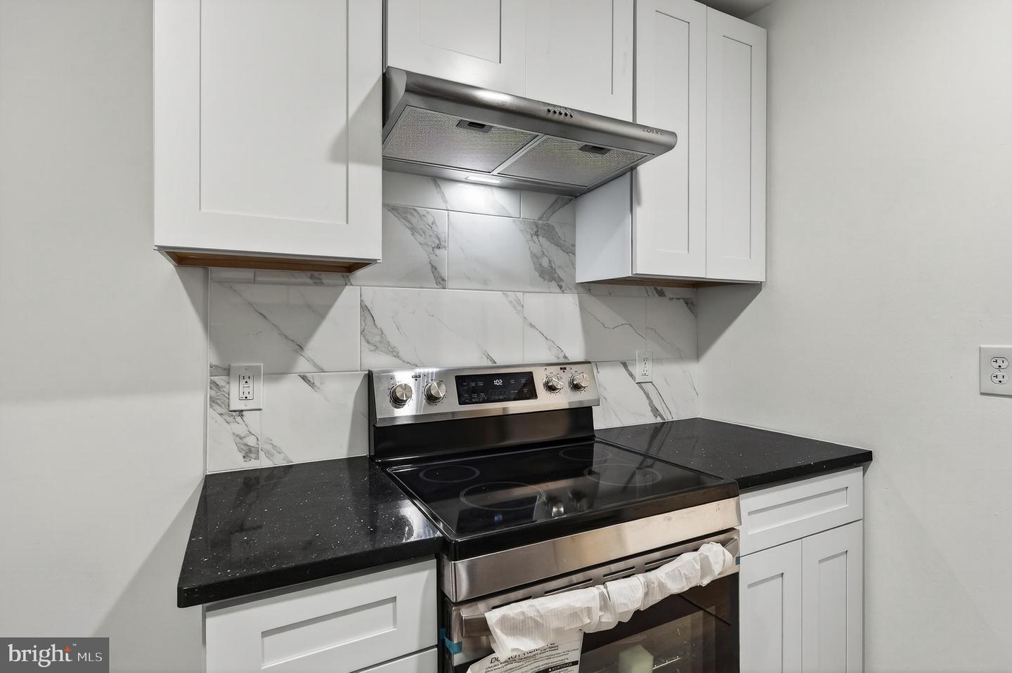 2029 Sigel St Property Photo 5