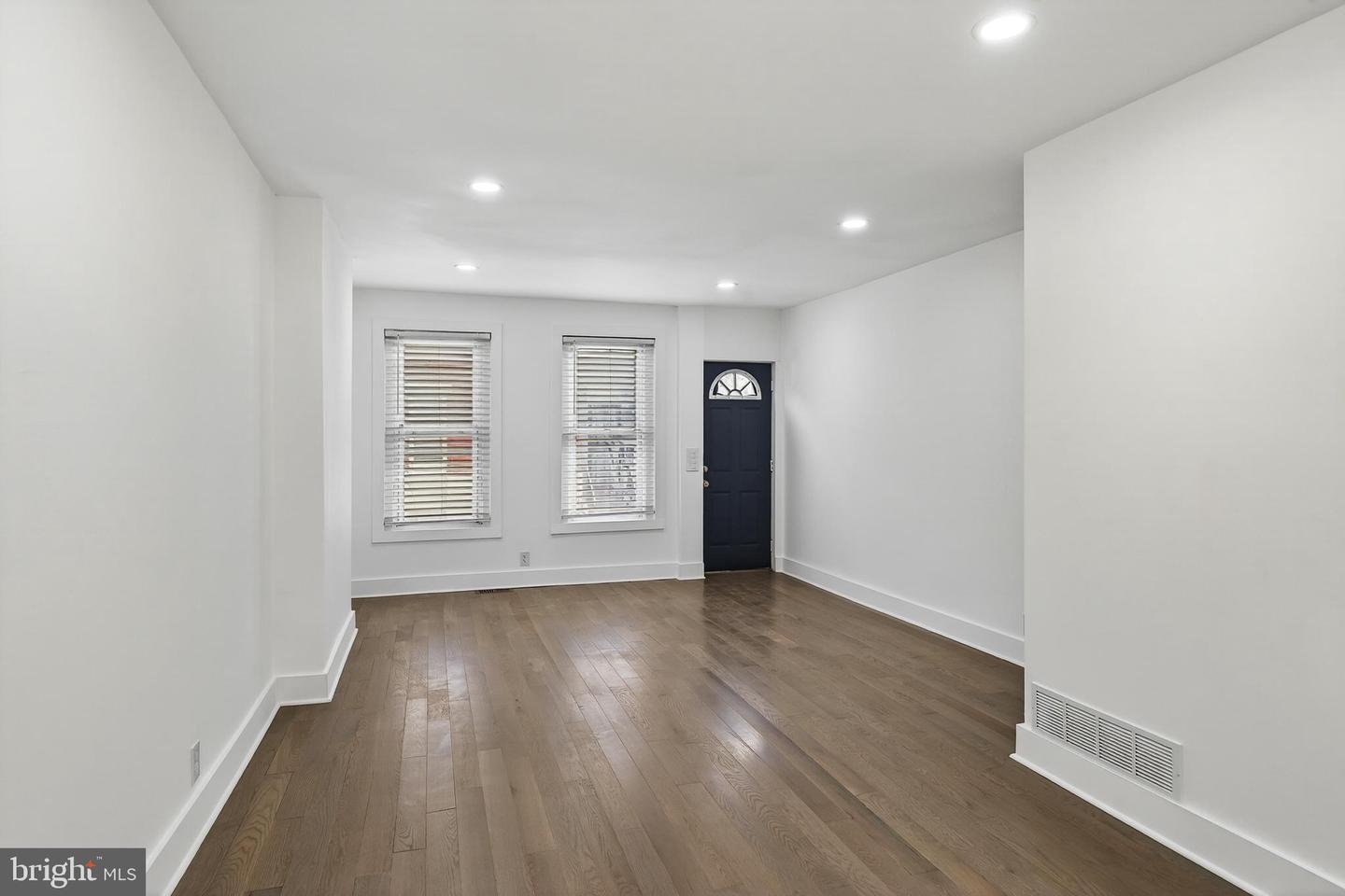 2029 Sigel St Property Photo 9