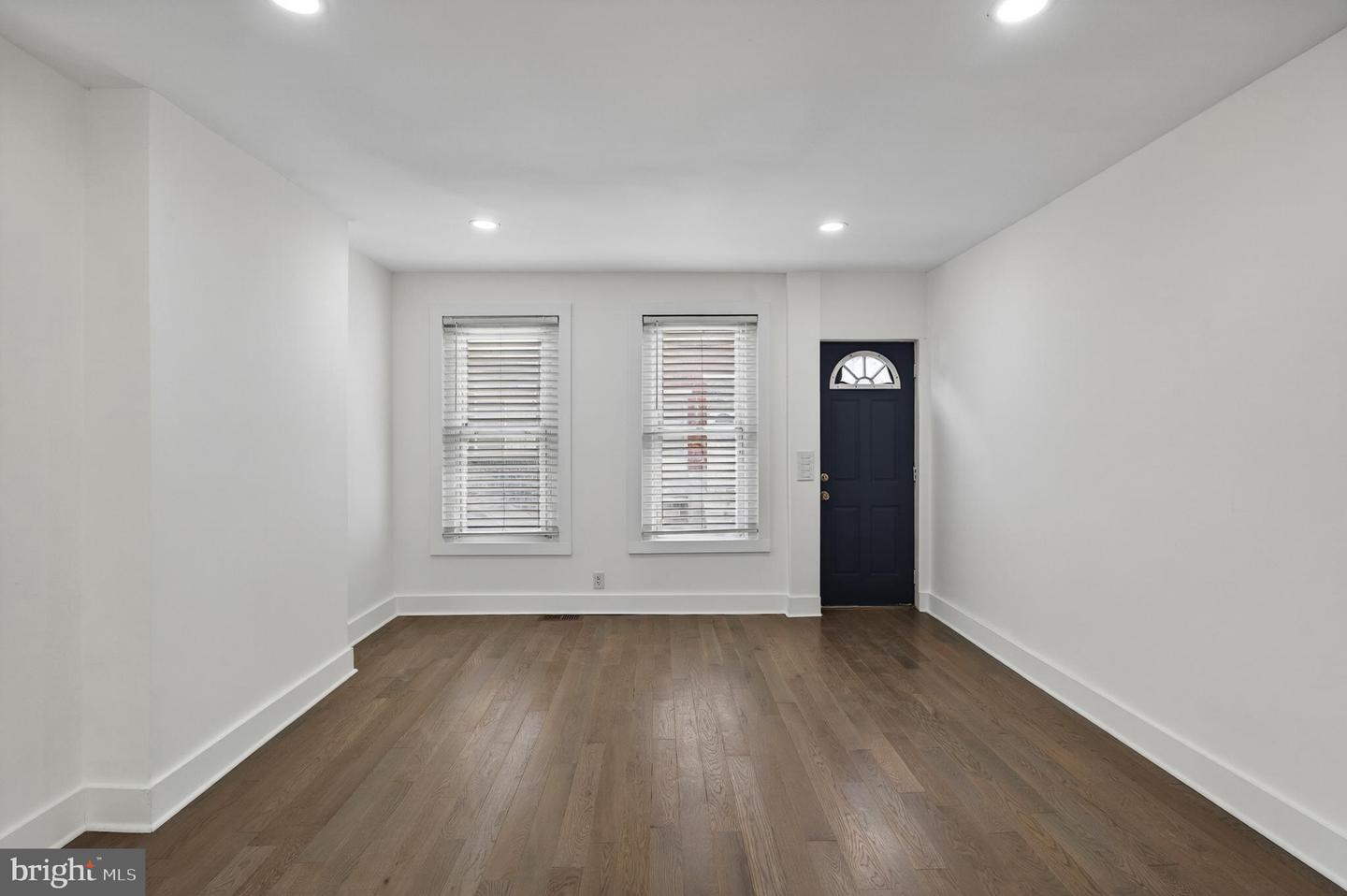 2029 Sigel St Property Photo 10
