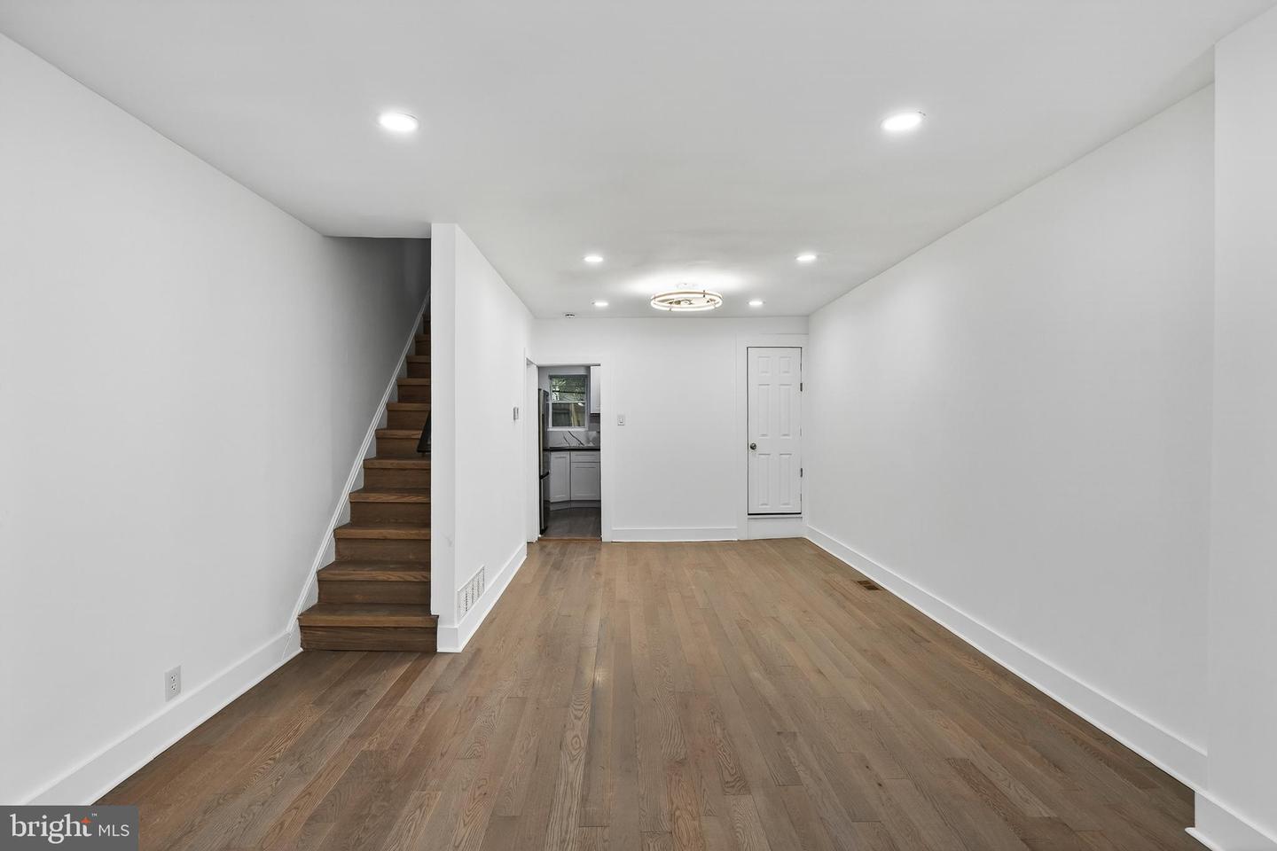 2029 Sigel St Property Photo 11