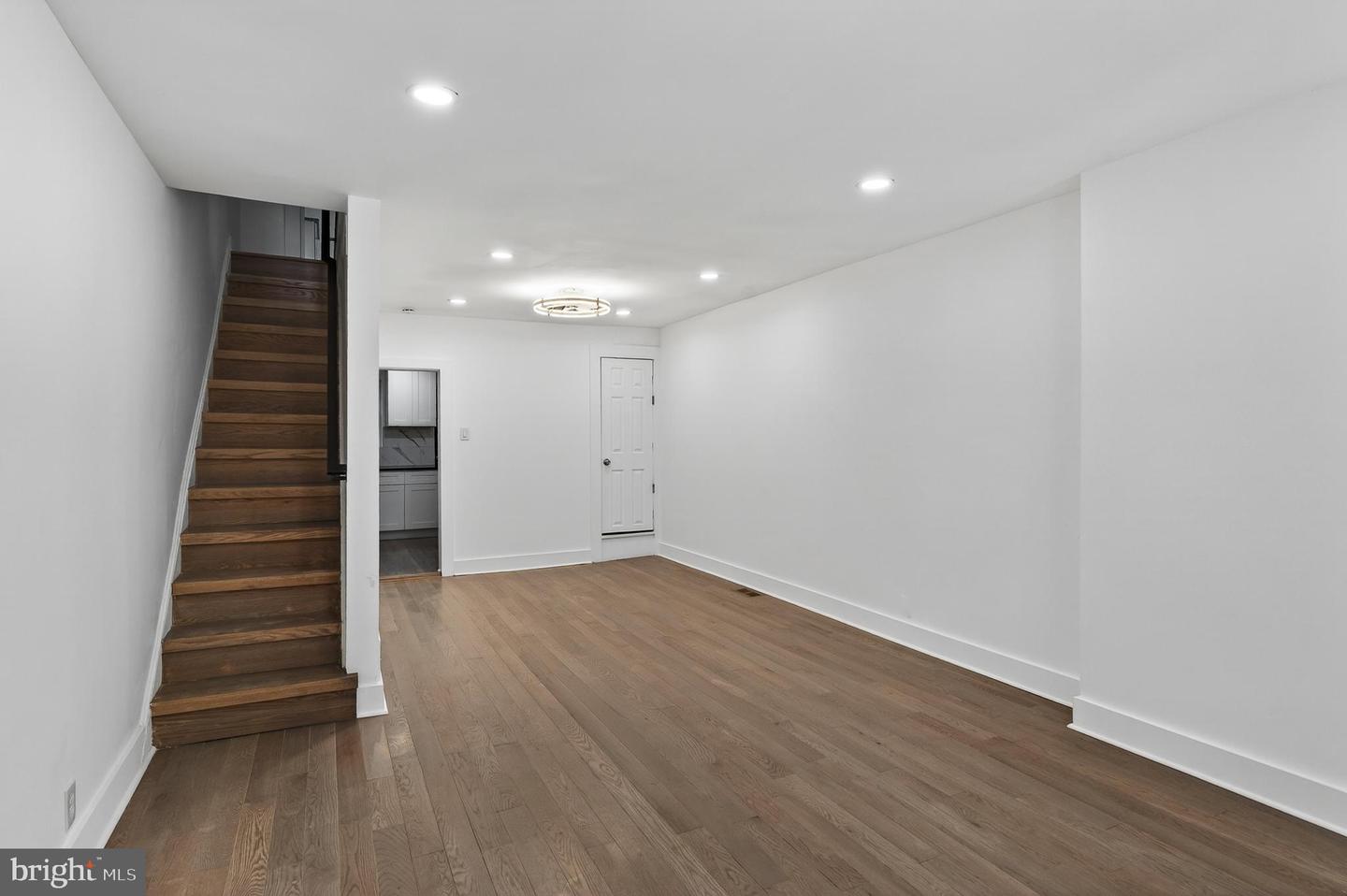 2029 Sigel St Property Photo 12