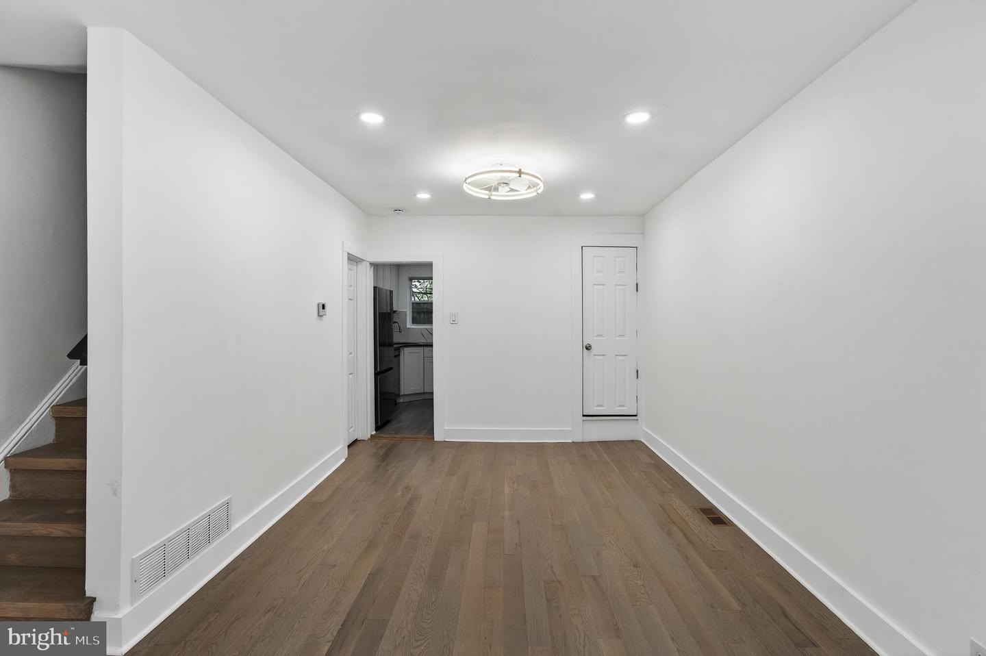 2029 Sigel St Property Photo 13