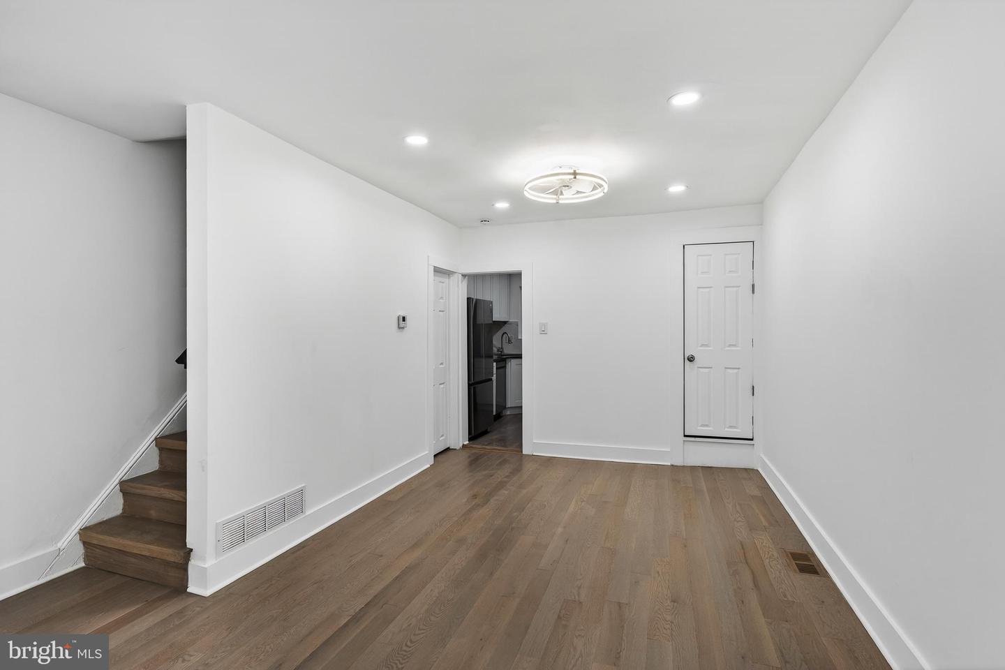2029 Sigel St Property Photo 14