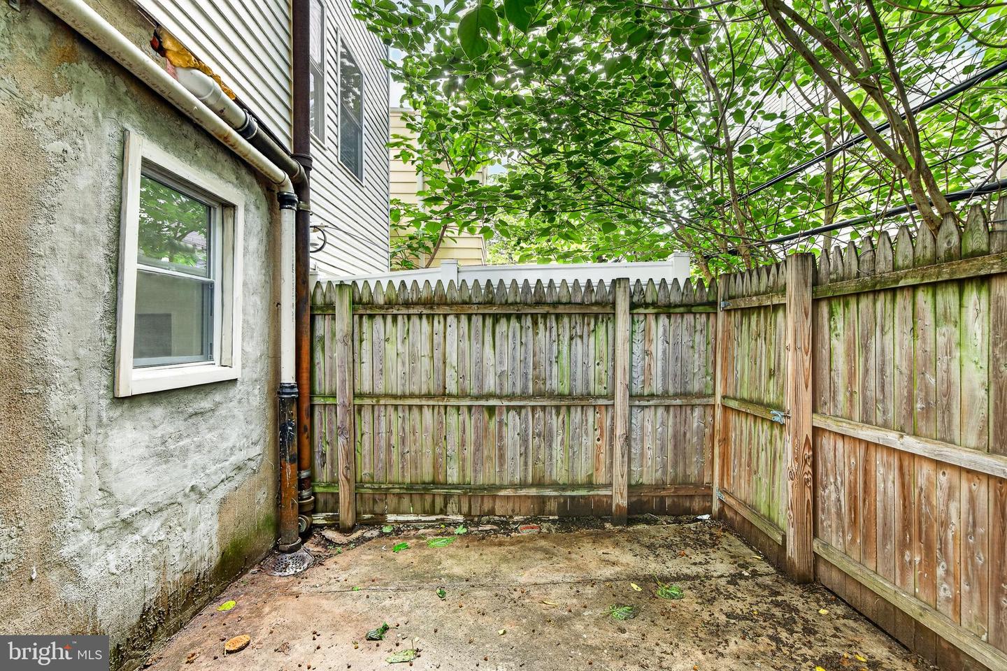 2029 Sigel St Property Photo 33