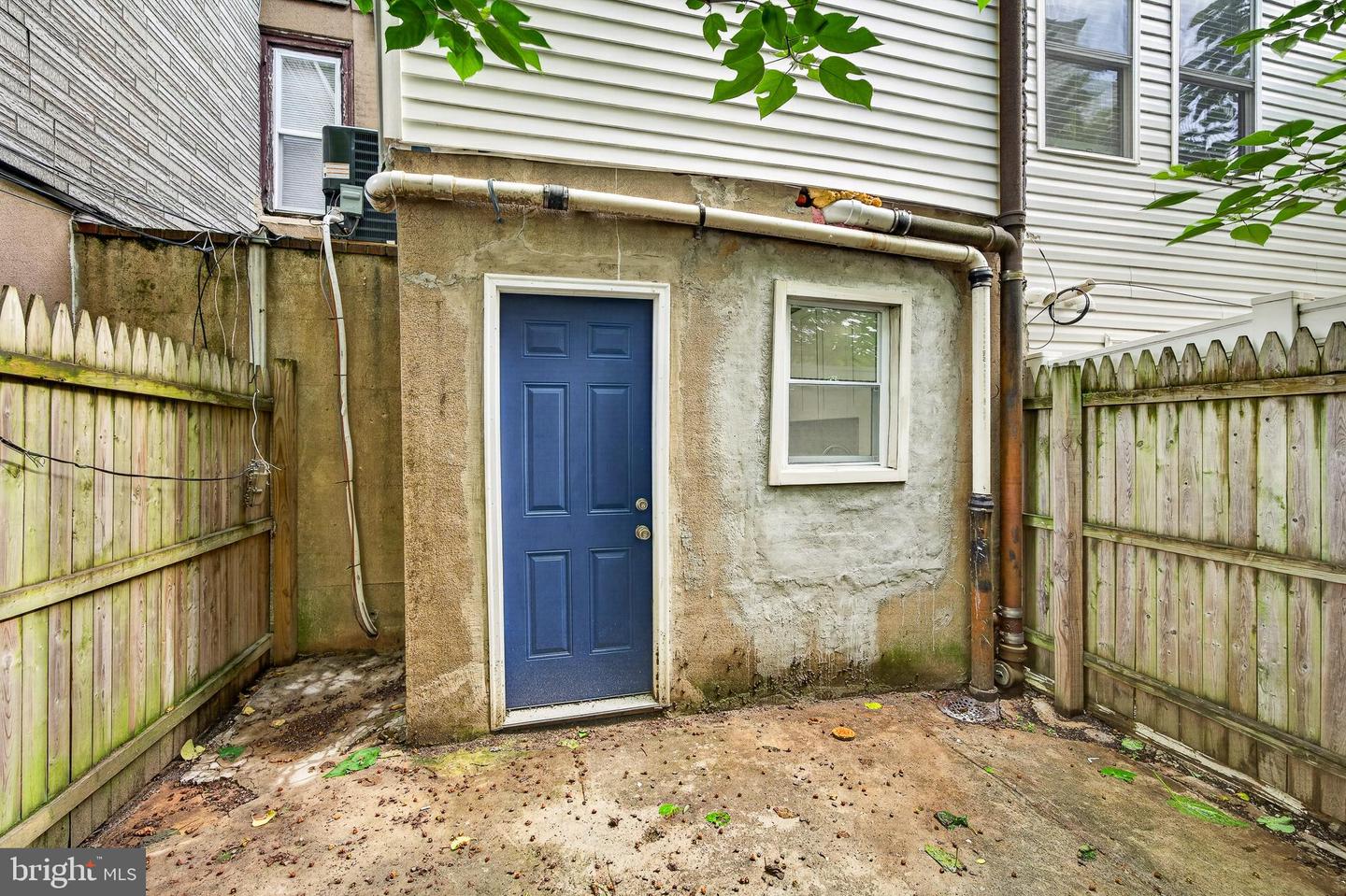 2029 Sigel St Property Photo 34