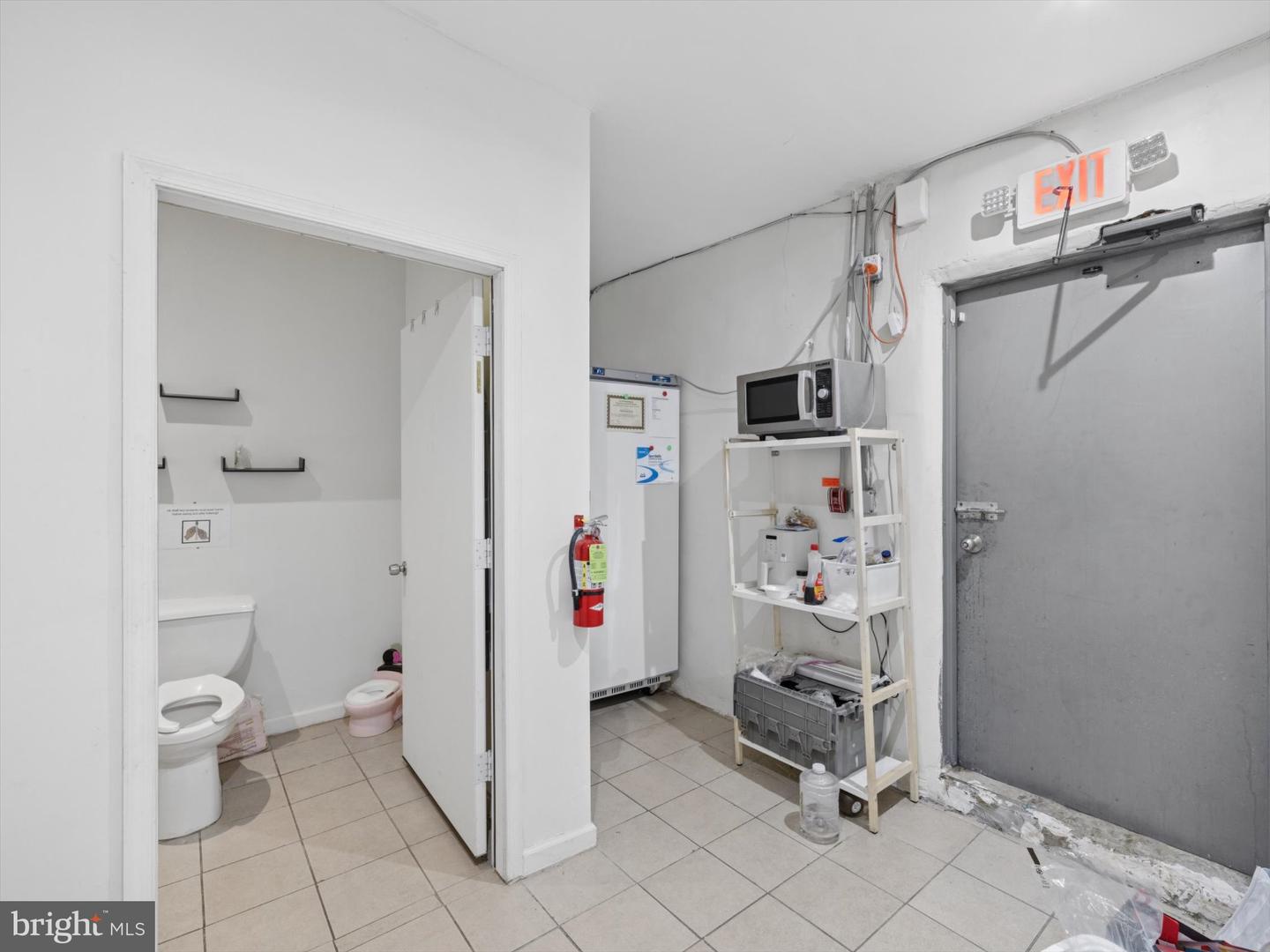 2563 Germantown Ave Property Photo 10