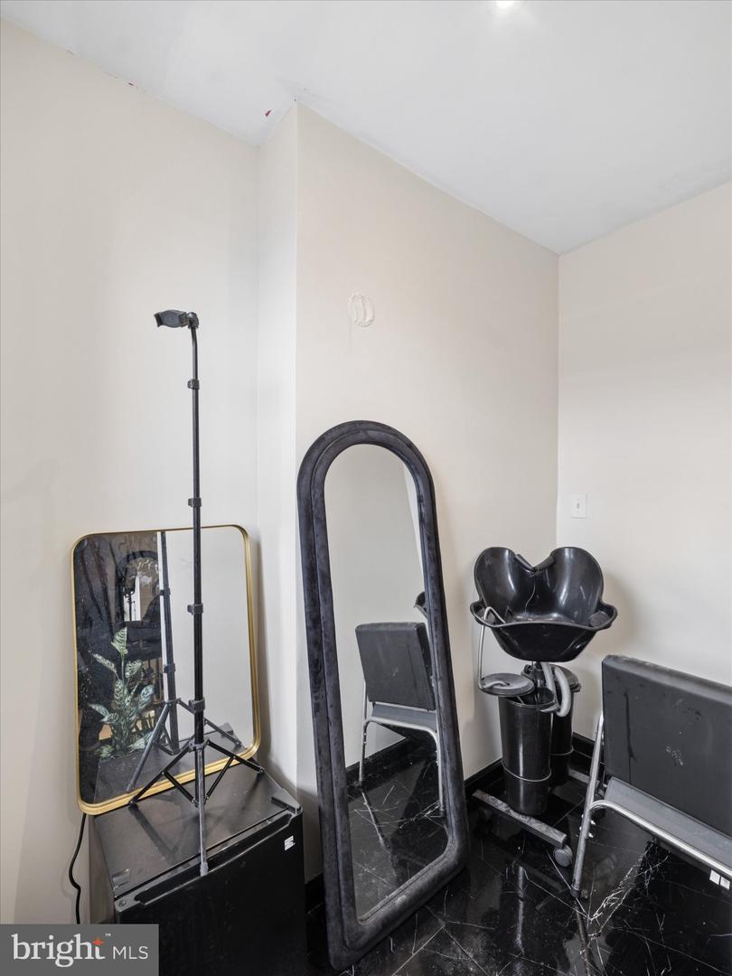 2563 Germantown Ave Property Photo 29