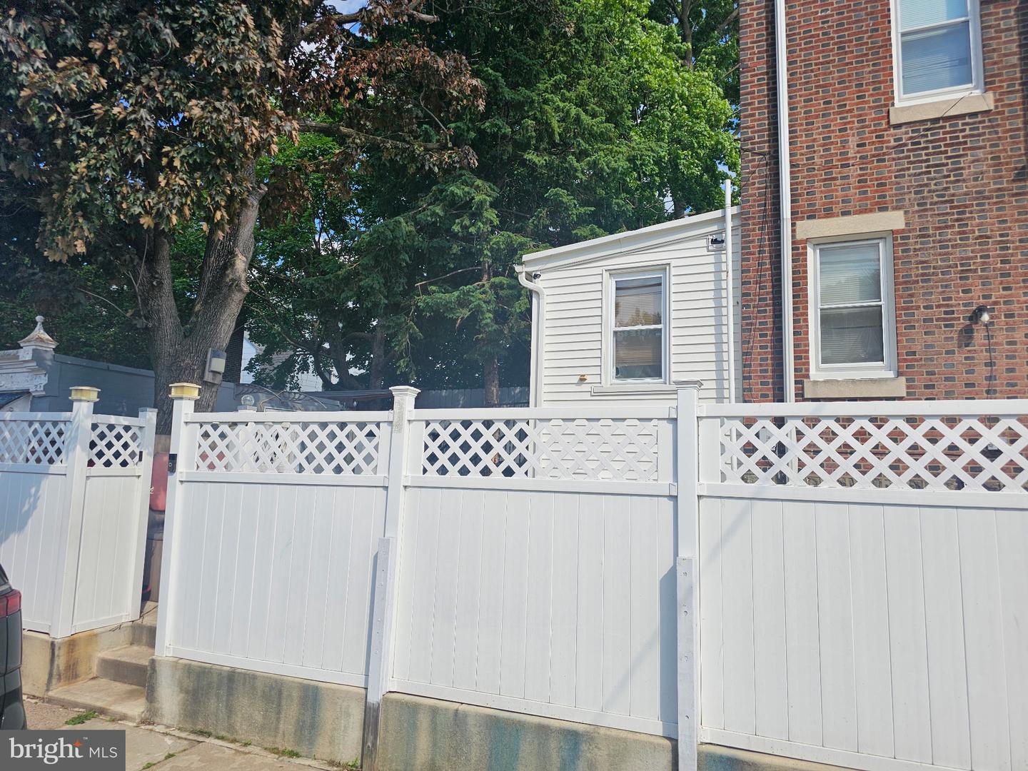 401 Fanshawe St Property Photo 1