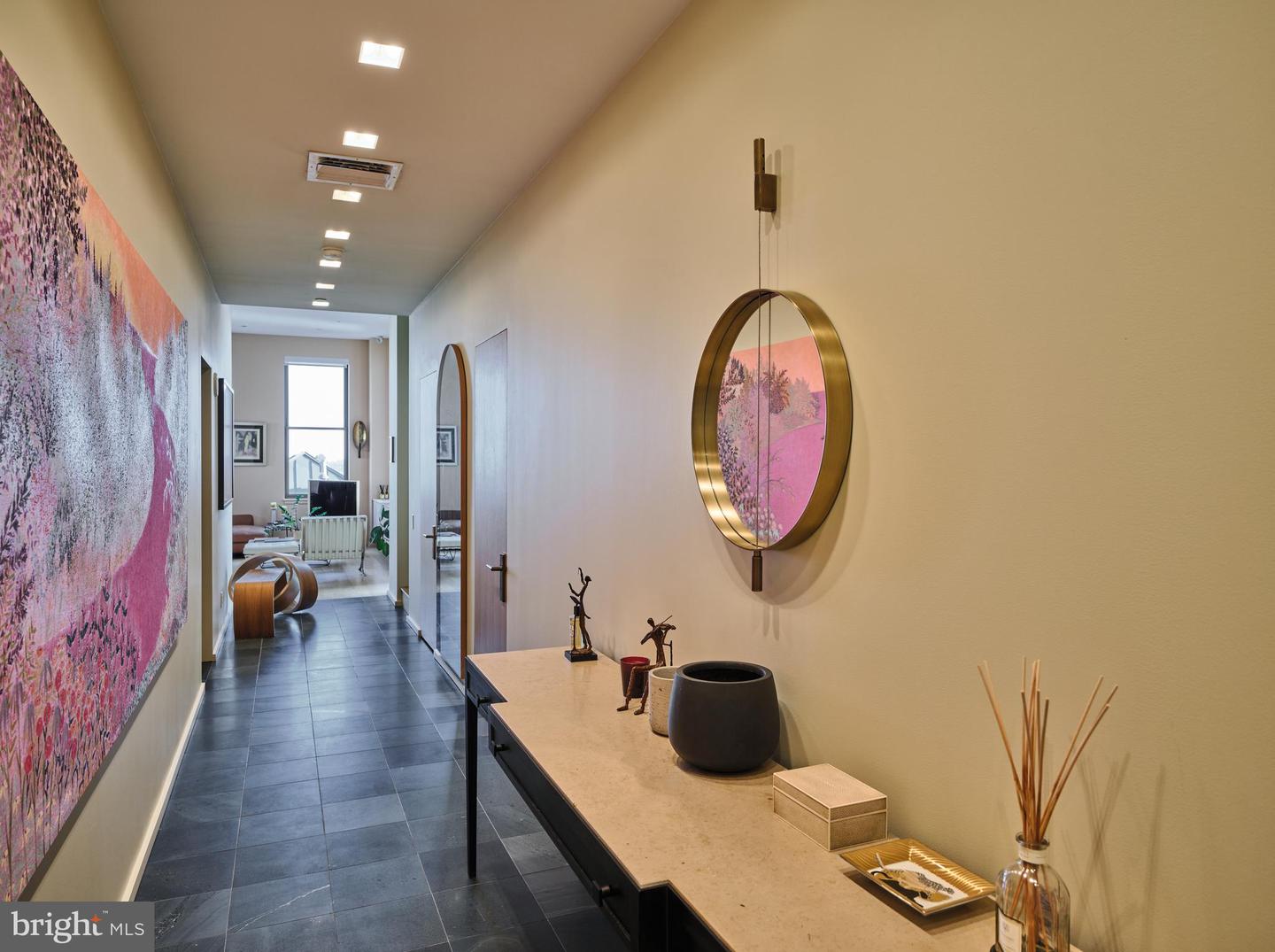 210 W Washington Sq #8se Property Photo 2