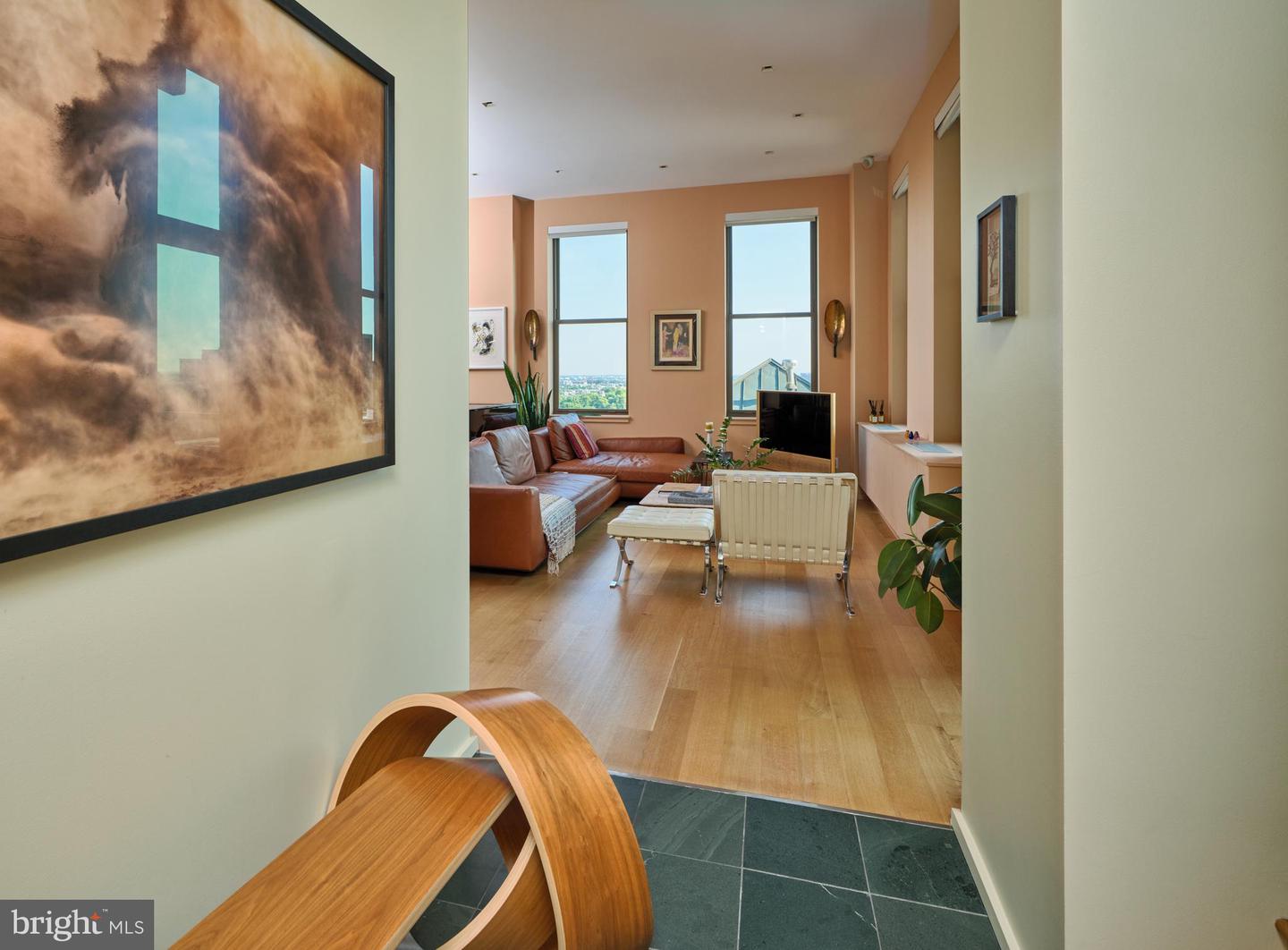 210 W Washington Sq #8se Property Photo 3