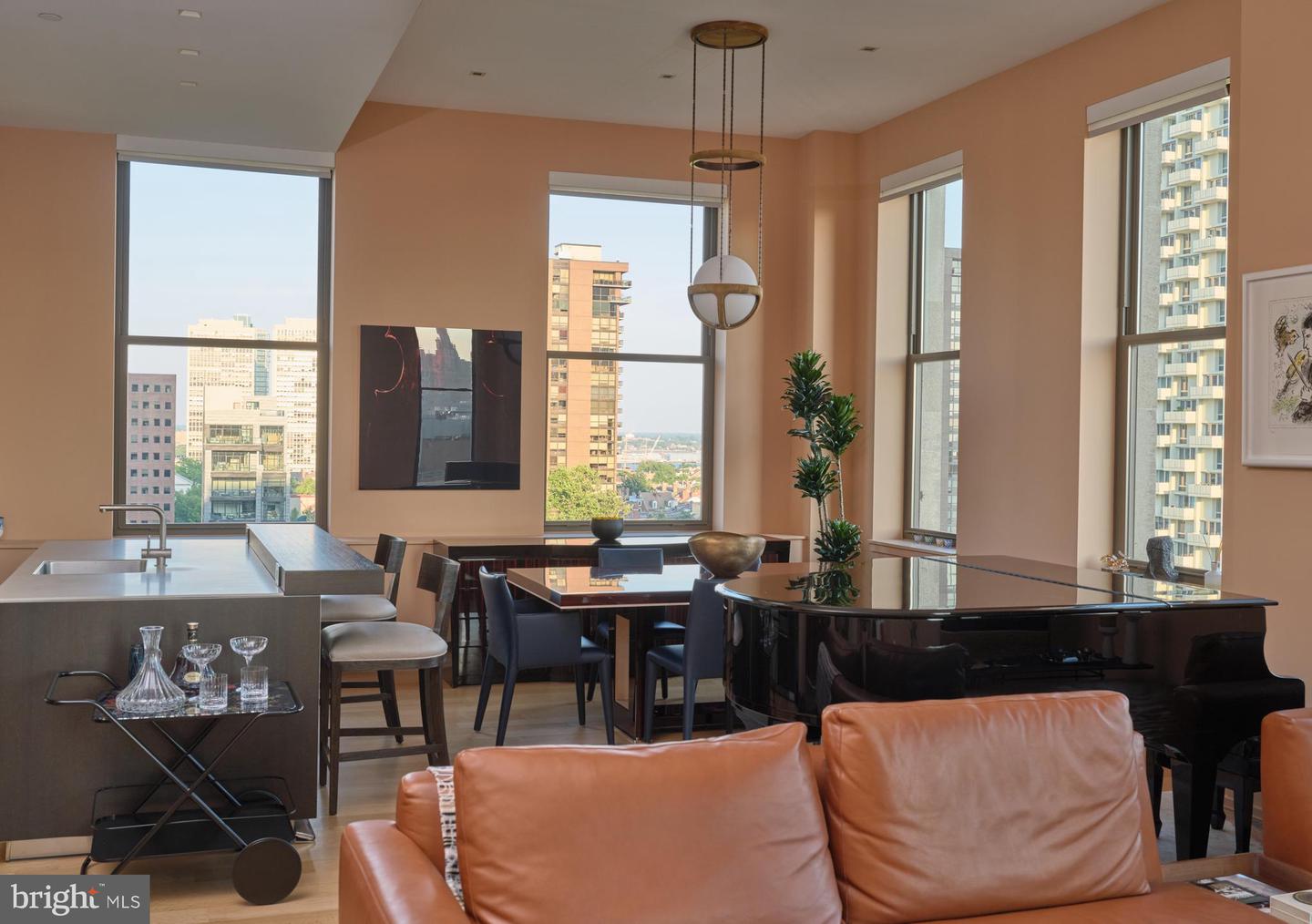 210 W Washington Sq #8se Property Photo 8
