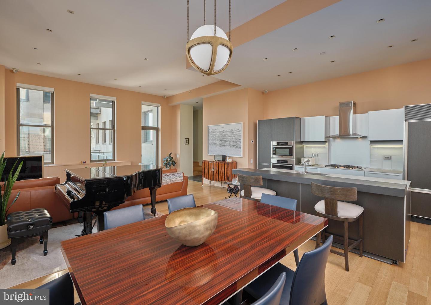 210 W Washington Sq #8se Property Photo 14