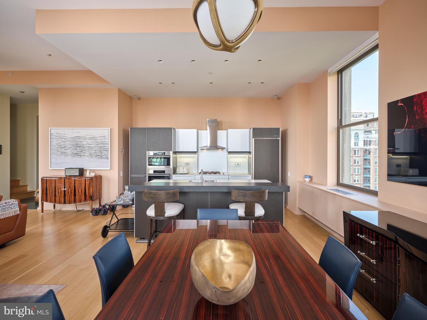 210 W Washington Sq #8se Property Photo 15