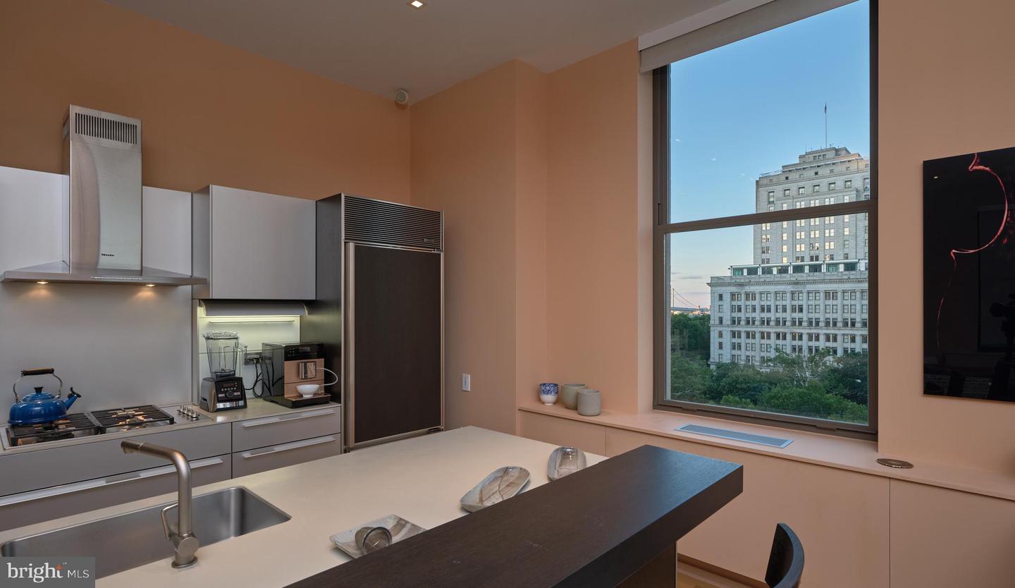 210 W Washington Sq #8se Property Photo 20