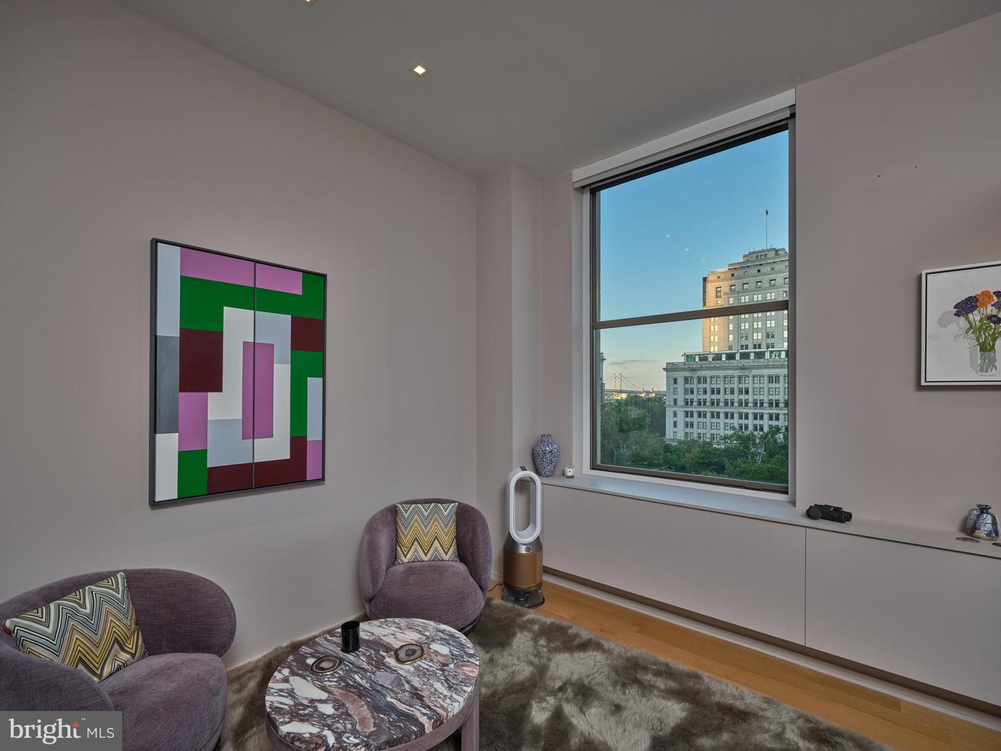 210 W Washington Sq #8se Property Photo 25