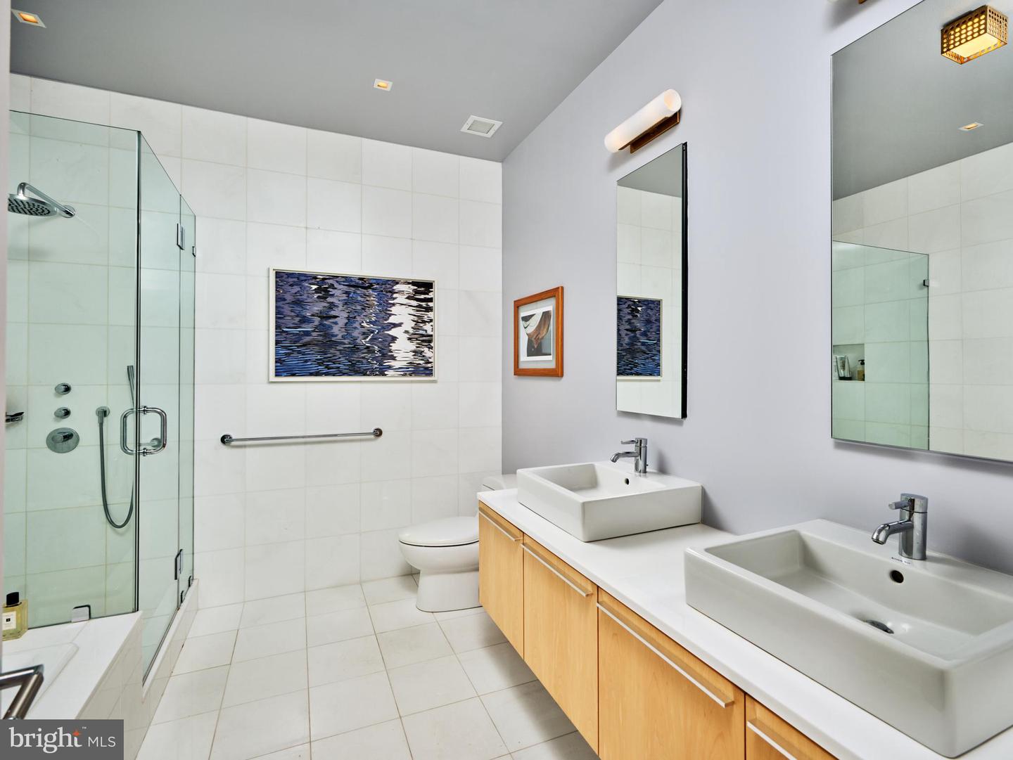 210 W Washington Sq #8se Property Photo 27