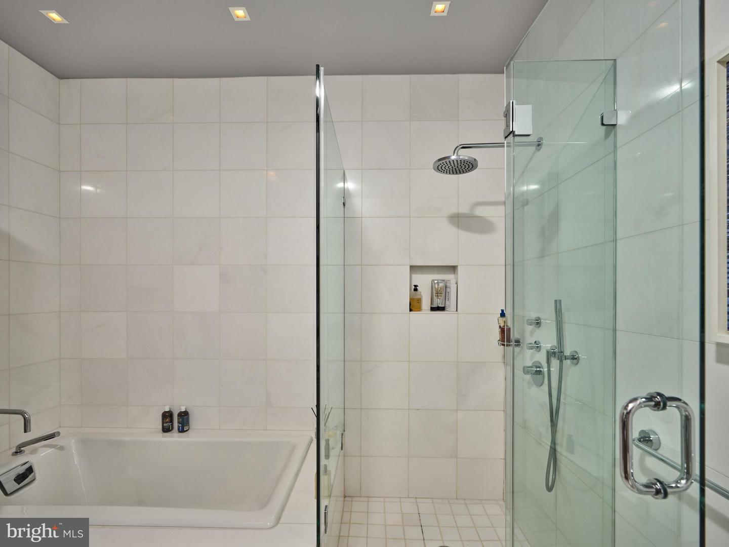 210 W Washington Sq #8se Property Photo 28