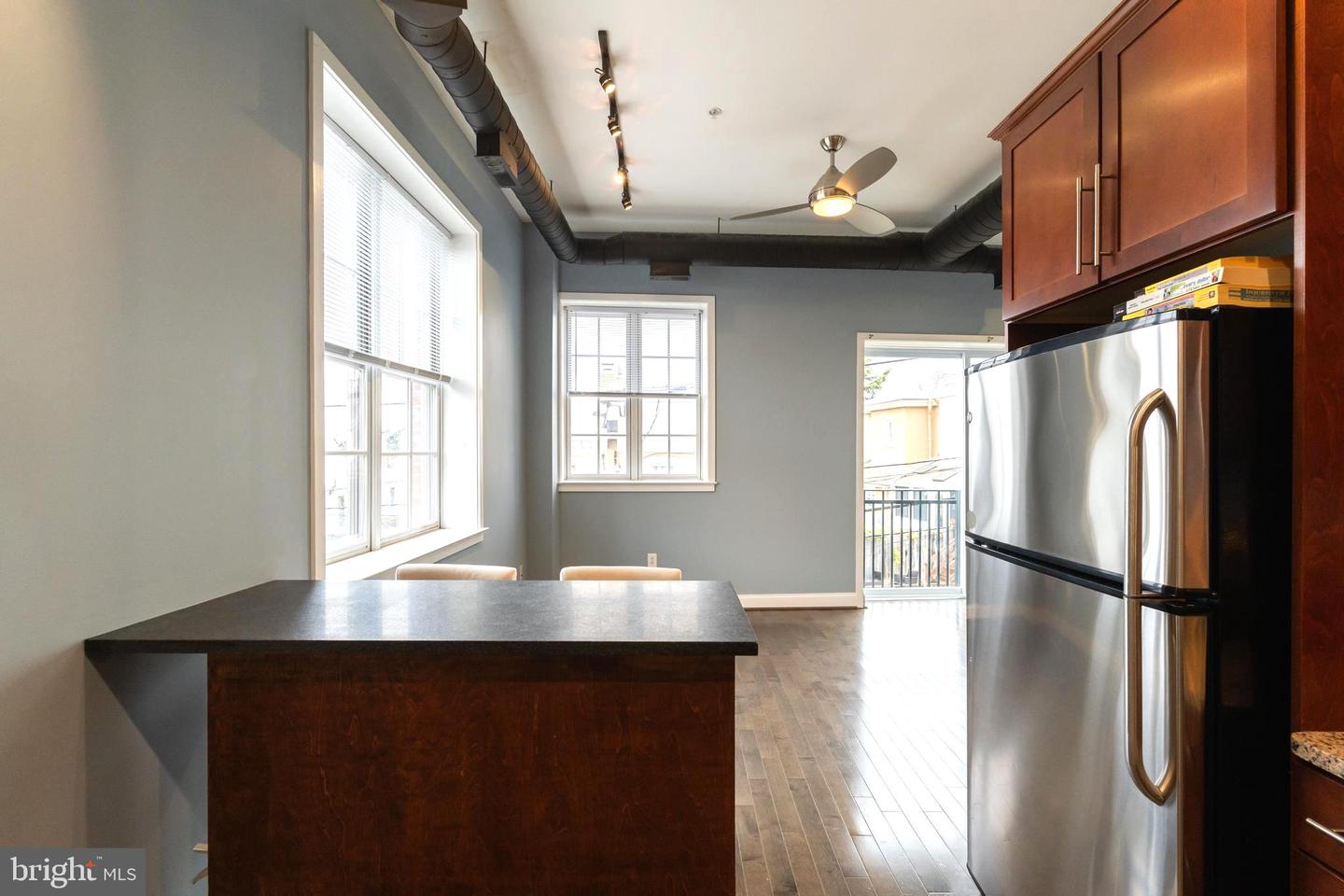 207 Rector St #2f Property Photo 6