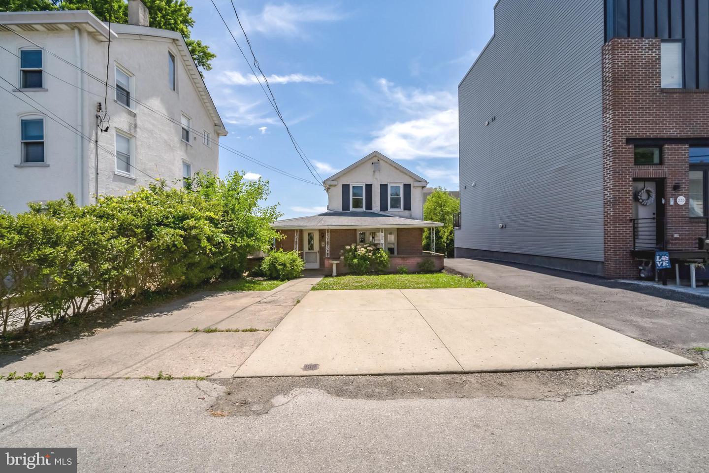 239 Lemonte St Property Photo 1