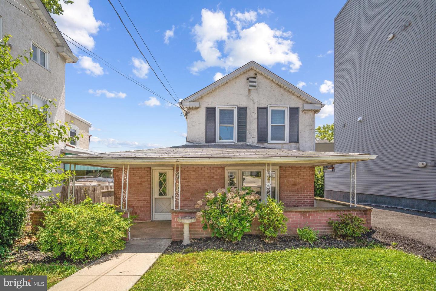 239 Lemonte St Property Photo 2