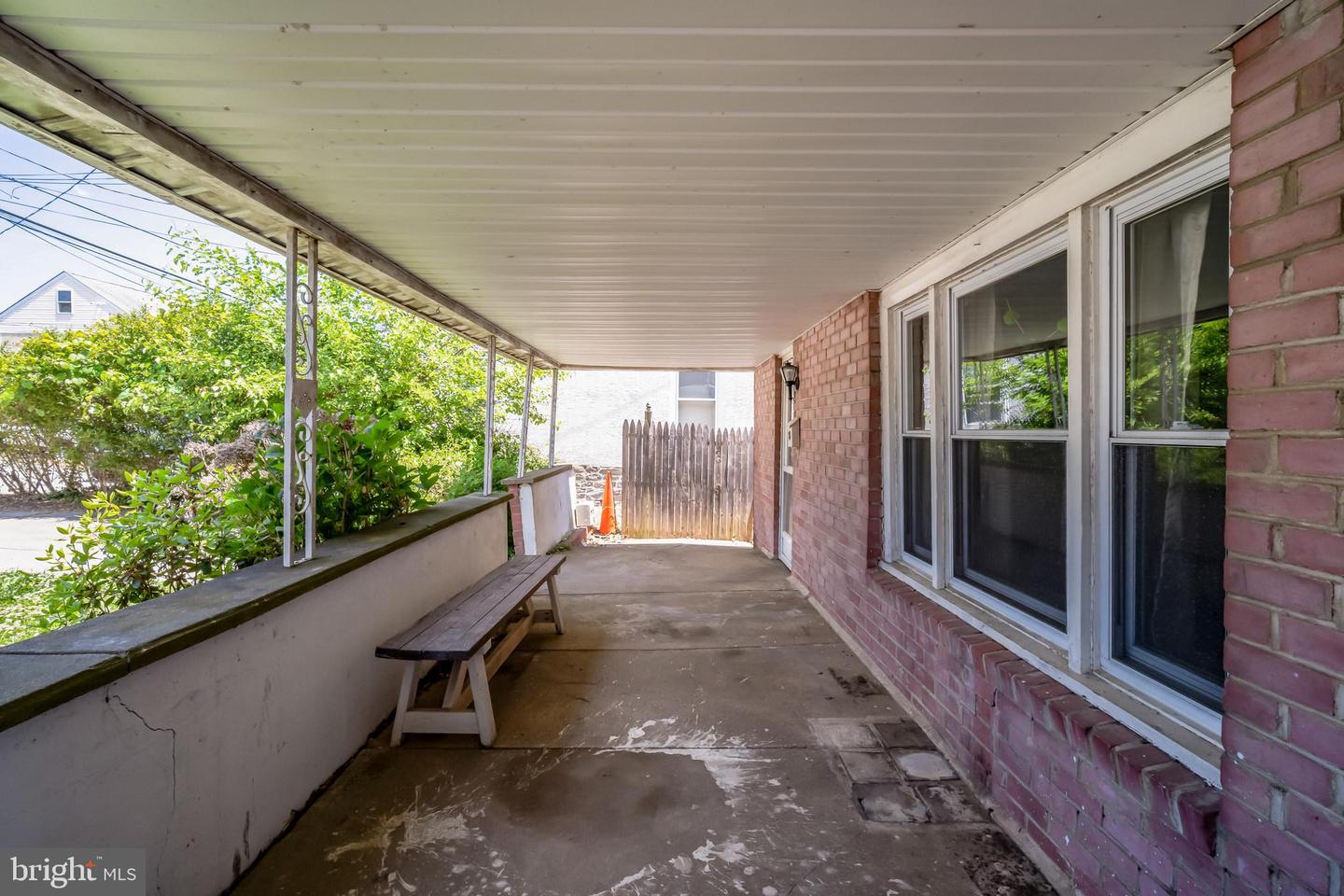 239 Lemonte St Property Photo 5