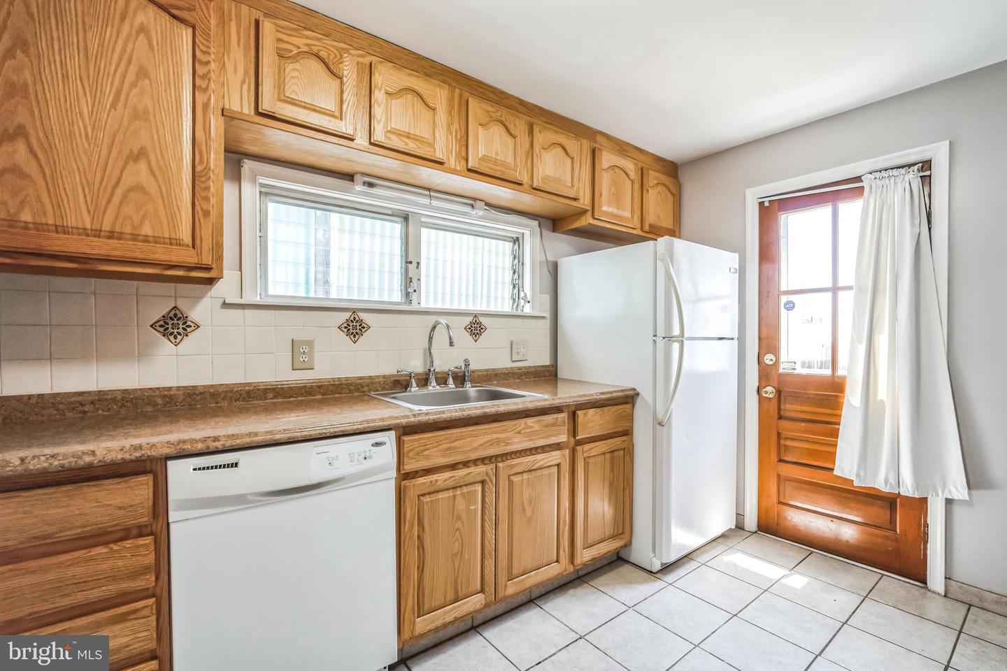 239 Lemonte St Property Photo 15
