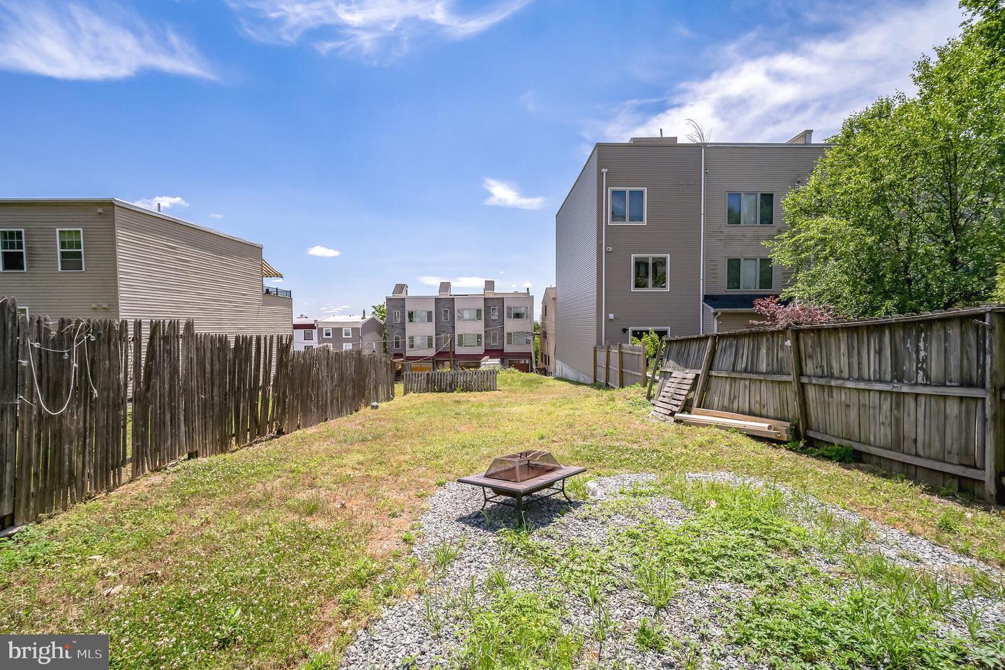 239 Lemonte St Property Photo 24