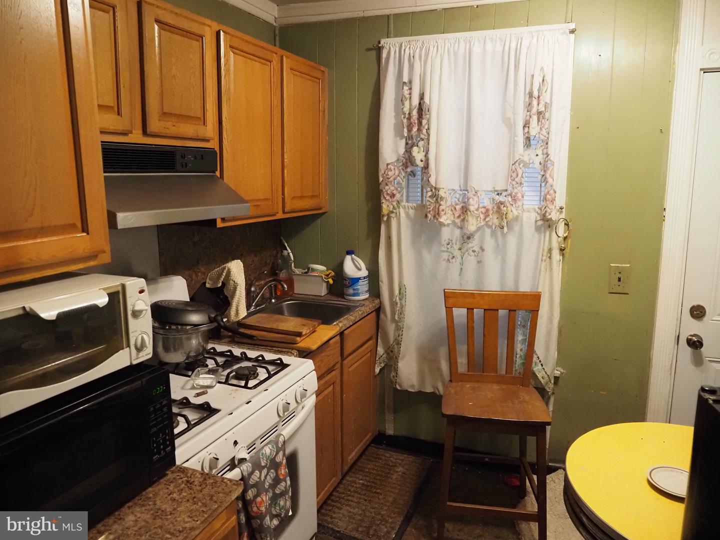 1455 N Frazier St Property Photo 2