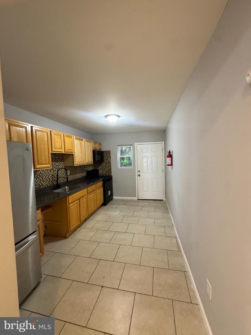24 Abbottsford Ave Property Photo 2
