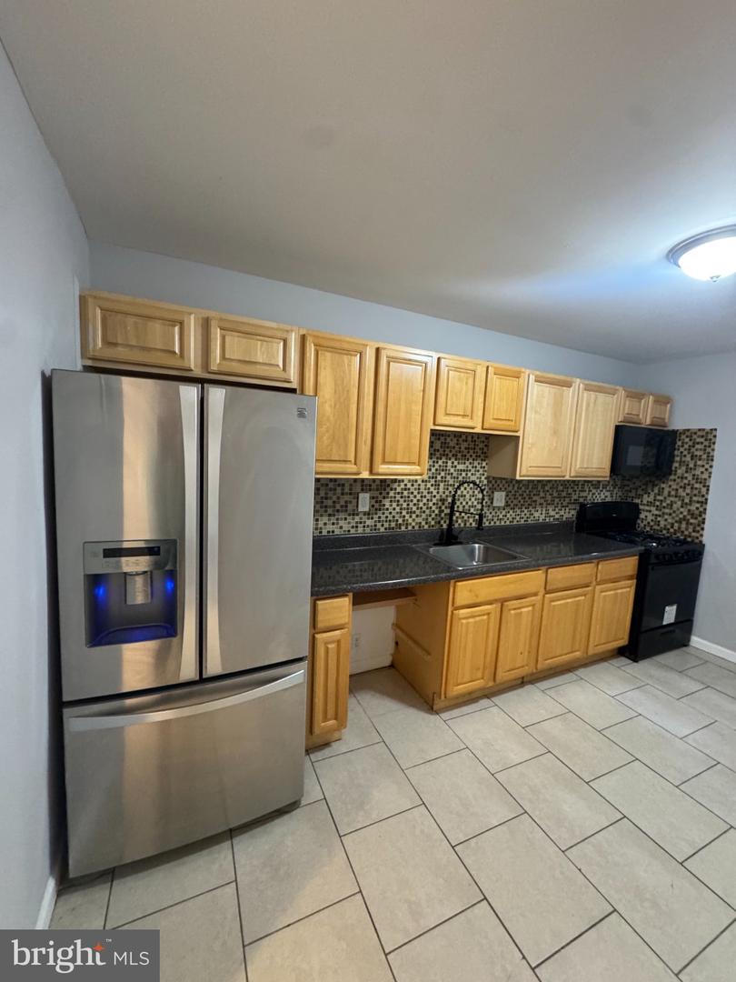 24 Abbottsford Ave Property Photo 3
