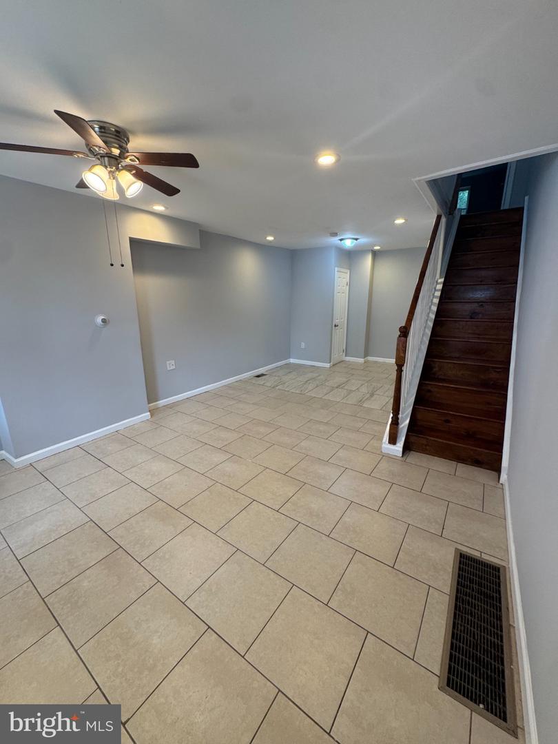 24 Abbottsford Ave Property Photo 5
