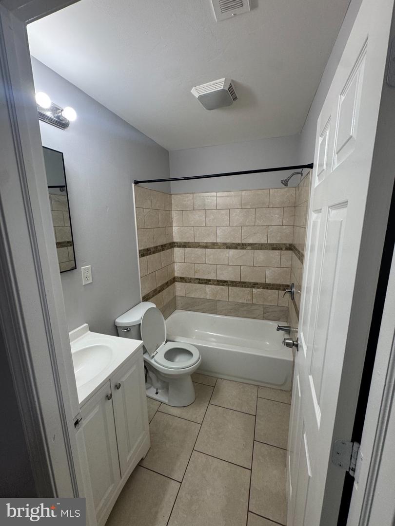 24 Abbottsford Ave Property Photo 12