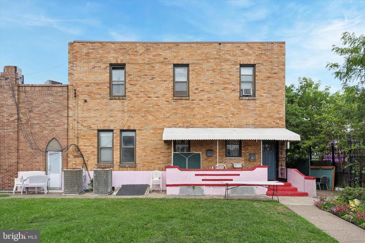 2530-32 Wharton St Property Photo 3