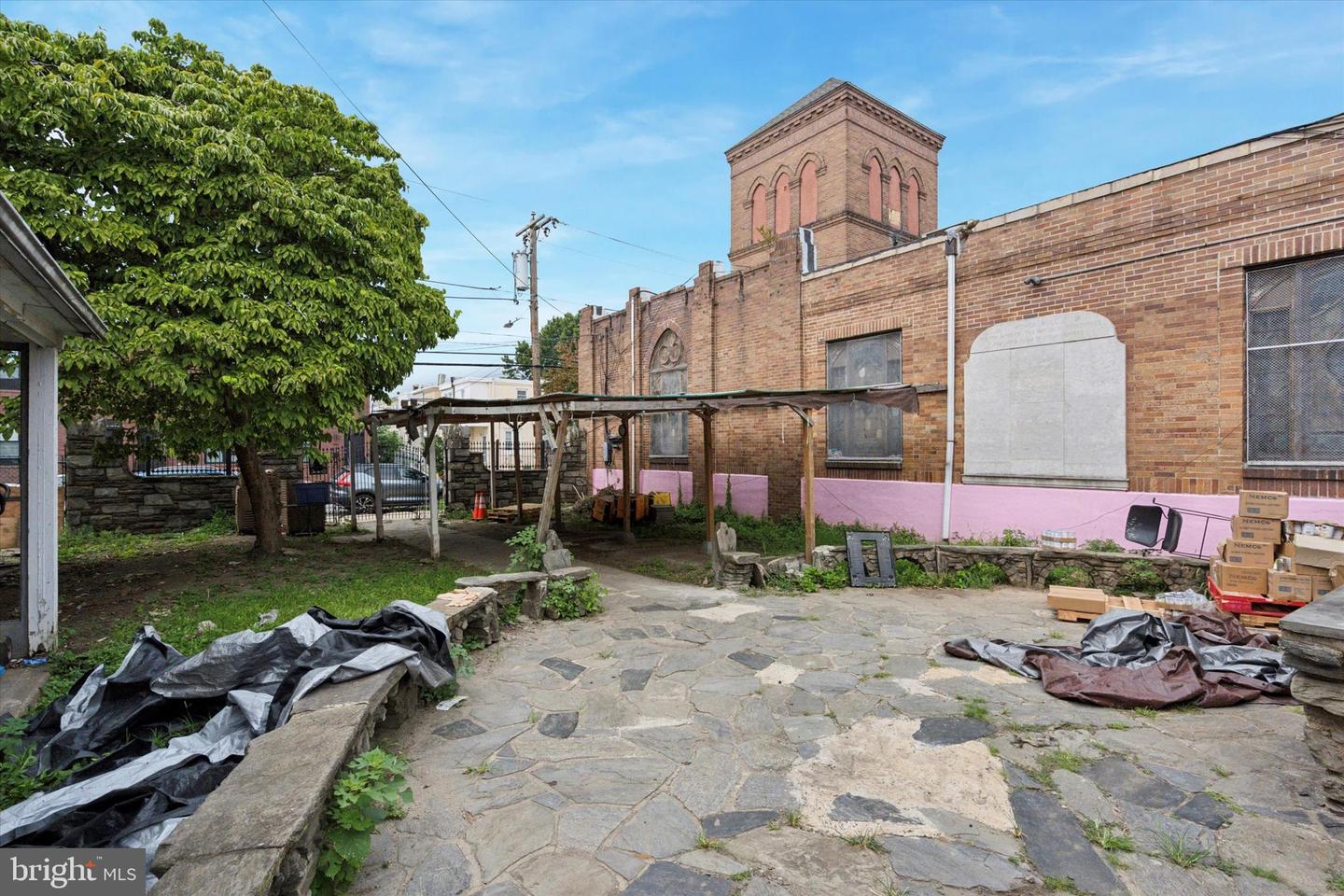 2530-32 Wharton St Property Photo 4