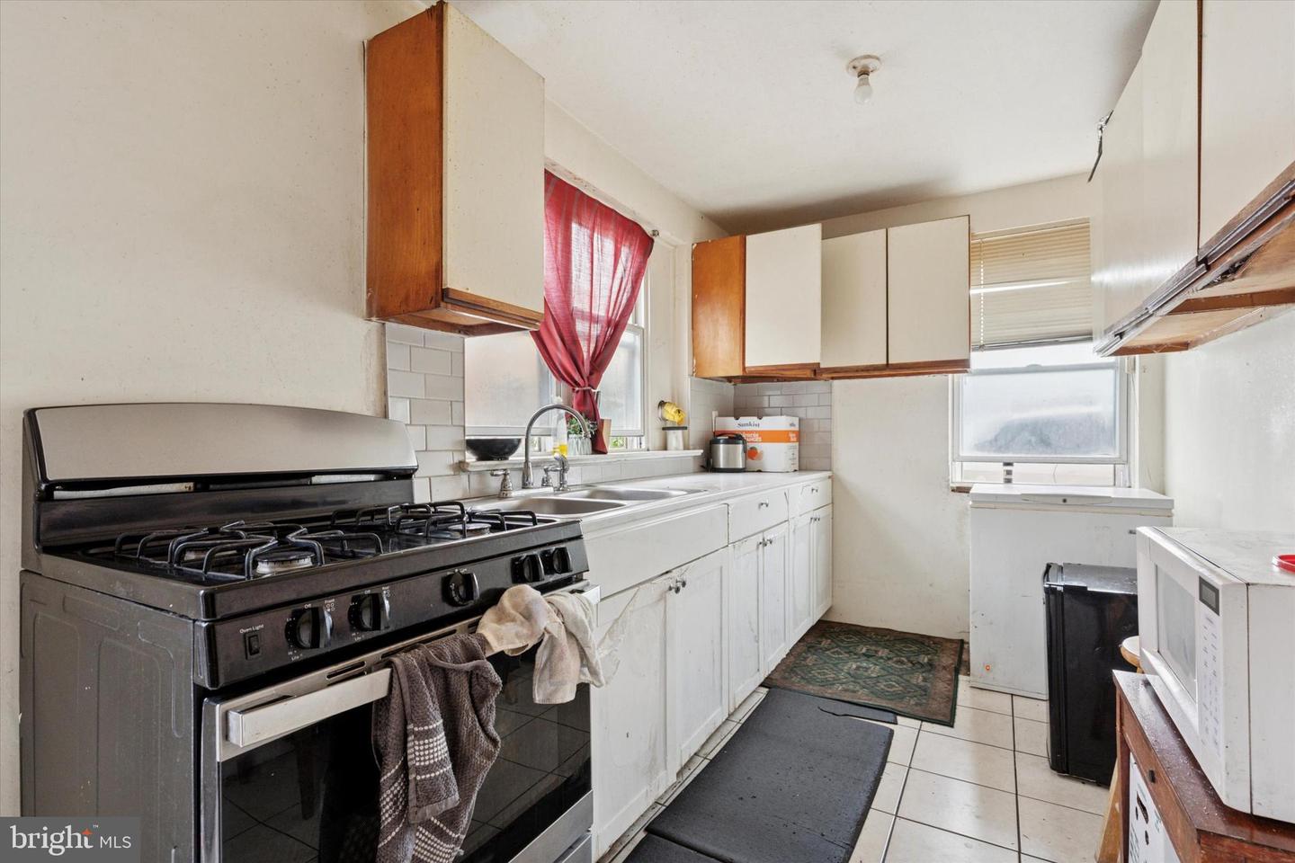 2530-32 Wharton St Property Photo 17