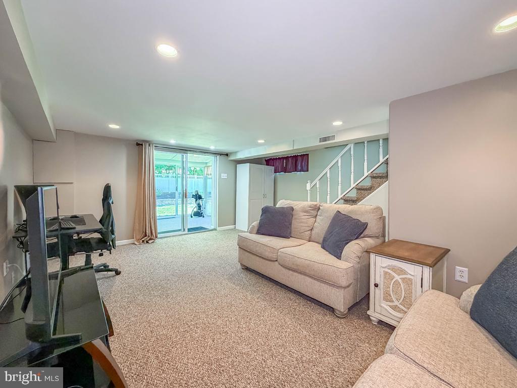1338 Ascot Pl Property Photo 29