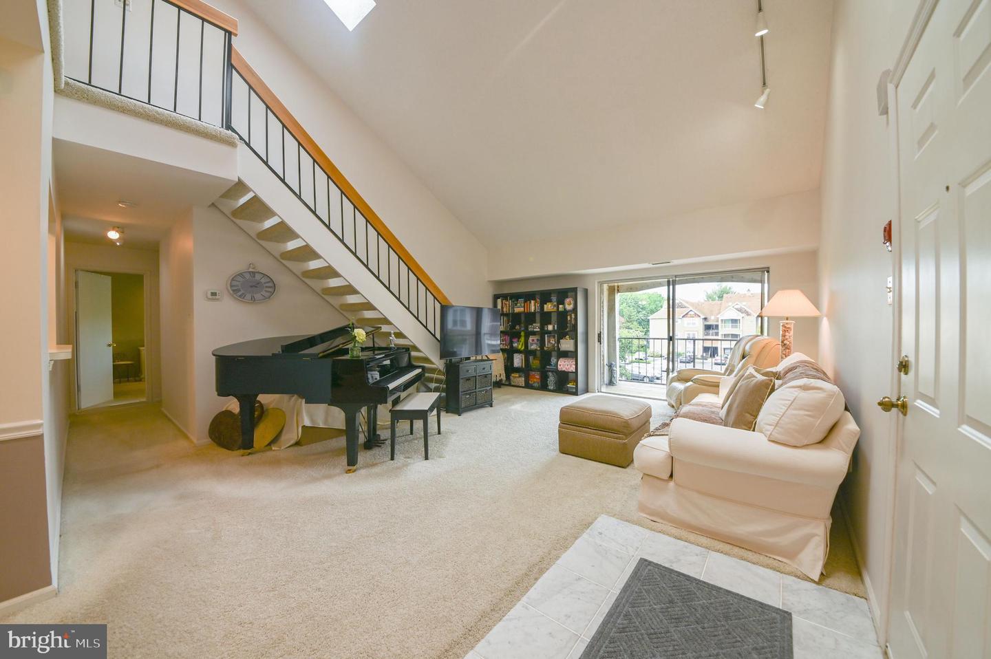 72303-00 Delaire Landing Rd #303 Property Photo 1