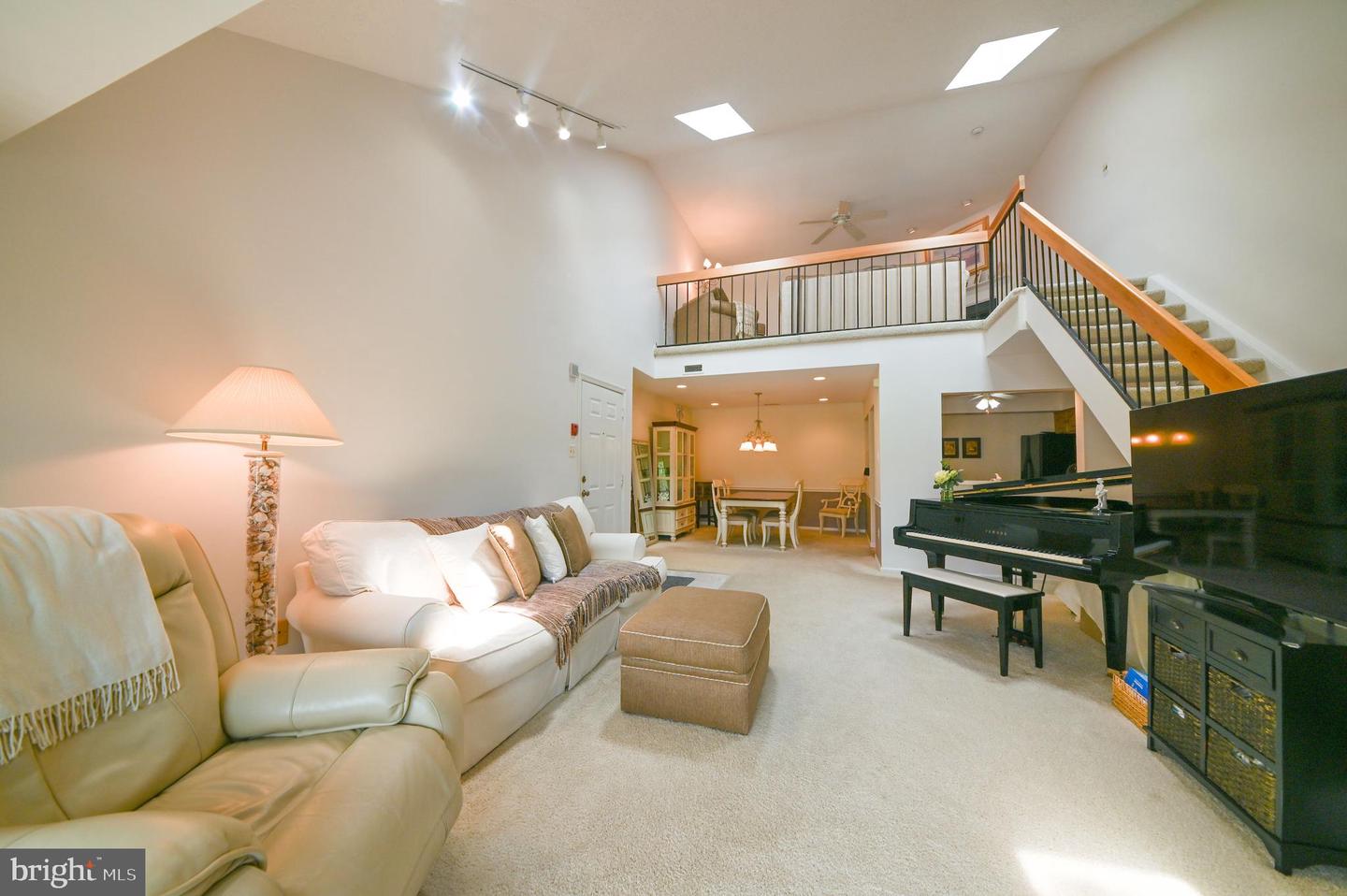 72303-00 Delaire Landing Rd #303 Property Photo 3