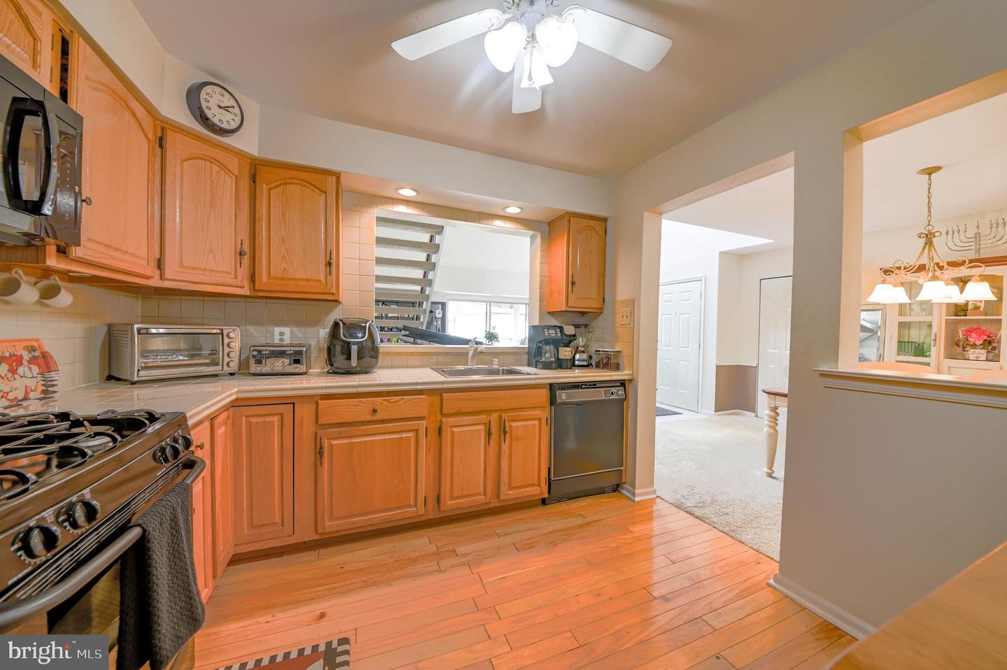 72303-00 Delaire Landing Rd #303 Property Photo 5