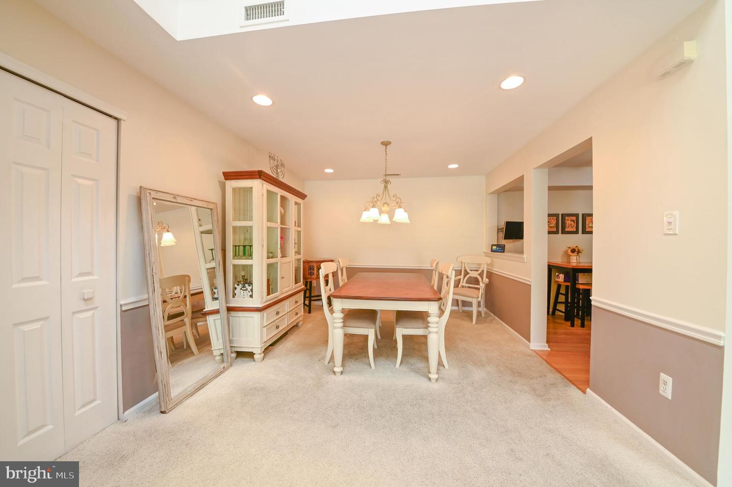 72303-00 Delaire Landing Rd #303 Property Photo 8