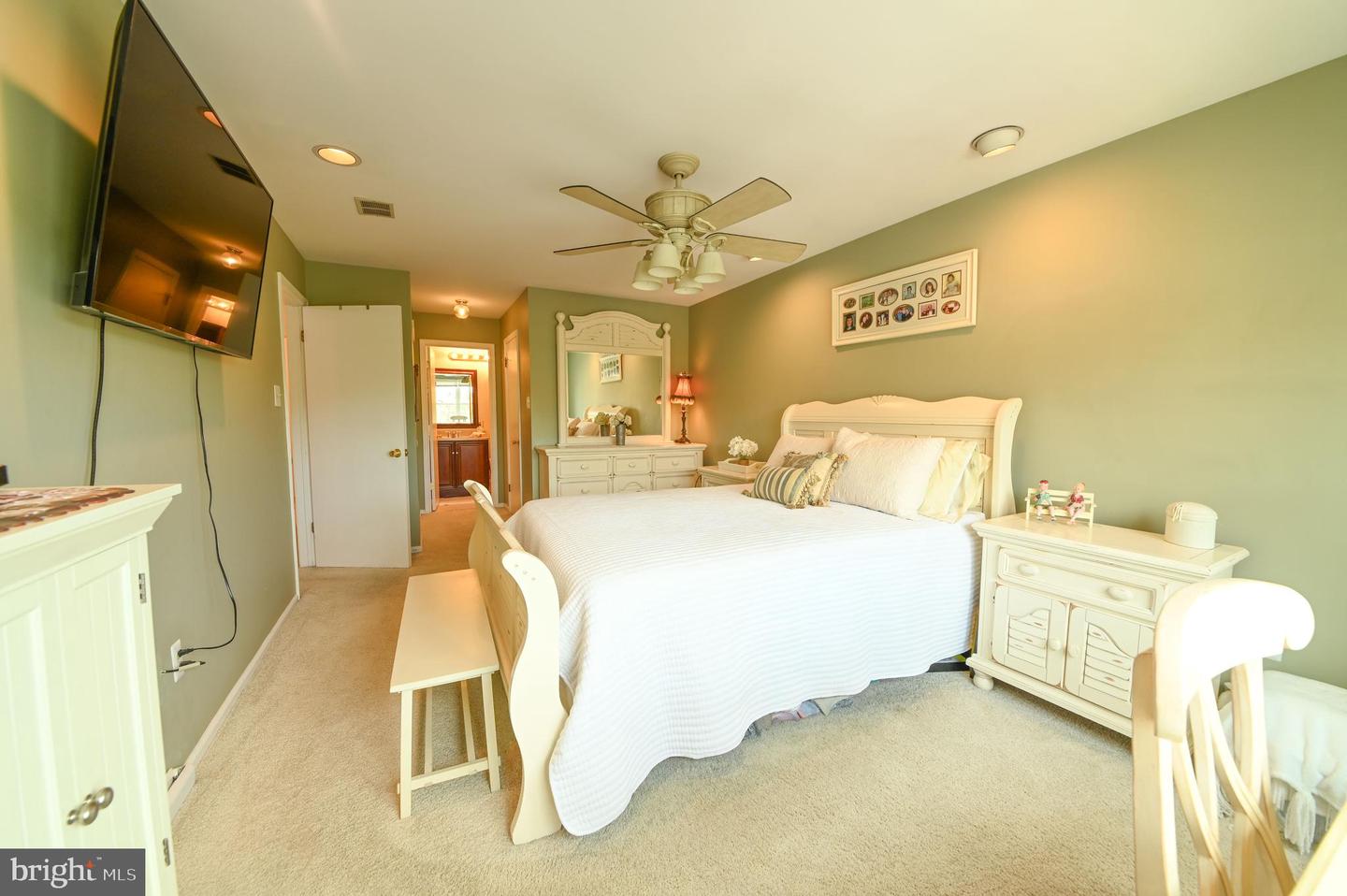 72303-00 Delaire Landing Rd #303 Property Photo 10