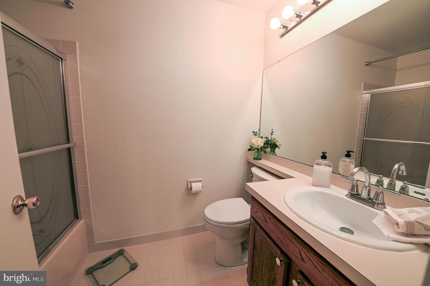 72303-00 Delaire Landing Rd #303 Property Photo 14
