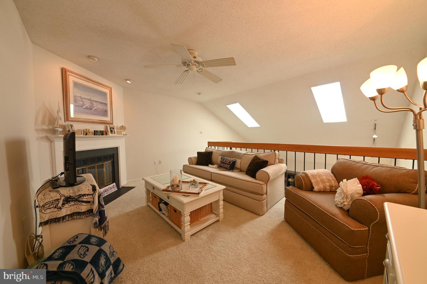72303-00 Delaire Landing Rd #303 Property Photo 16