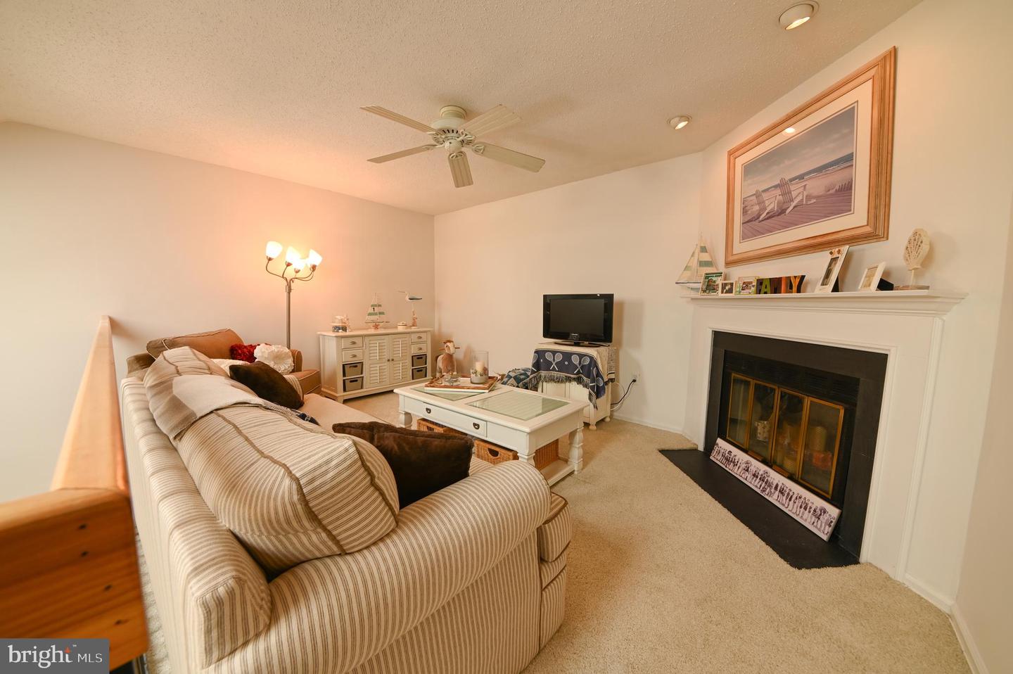 72303-00 Delaire Landing Rd #303 Property Photo 17