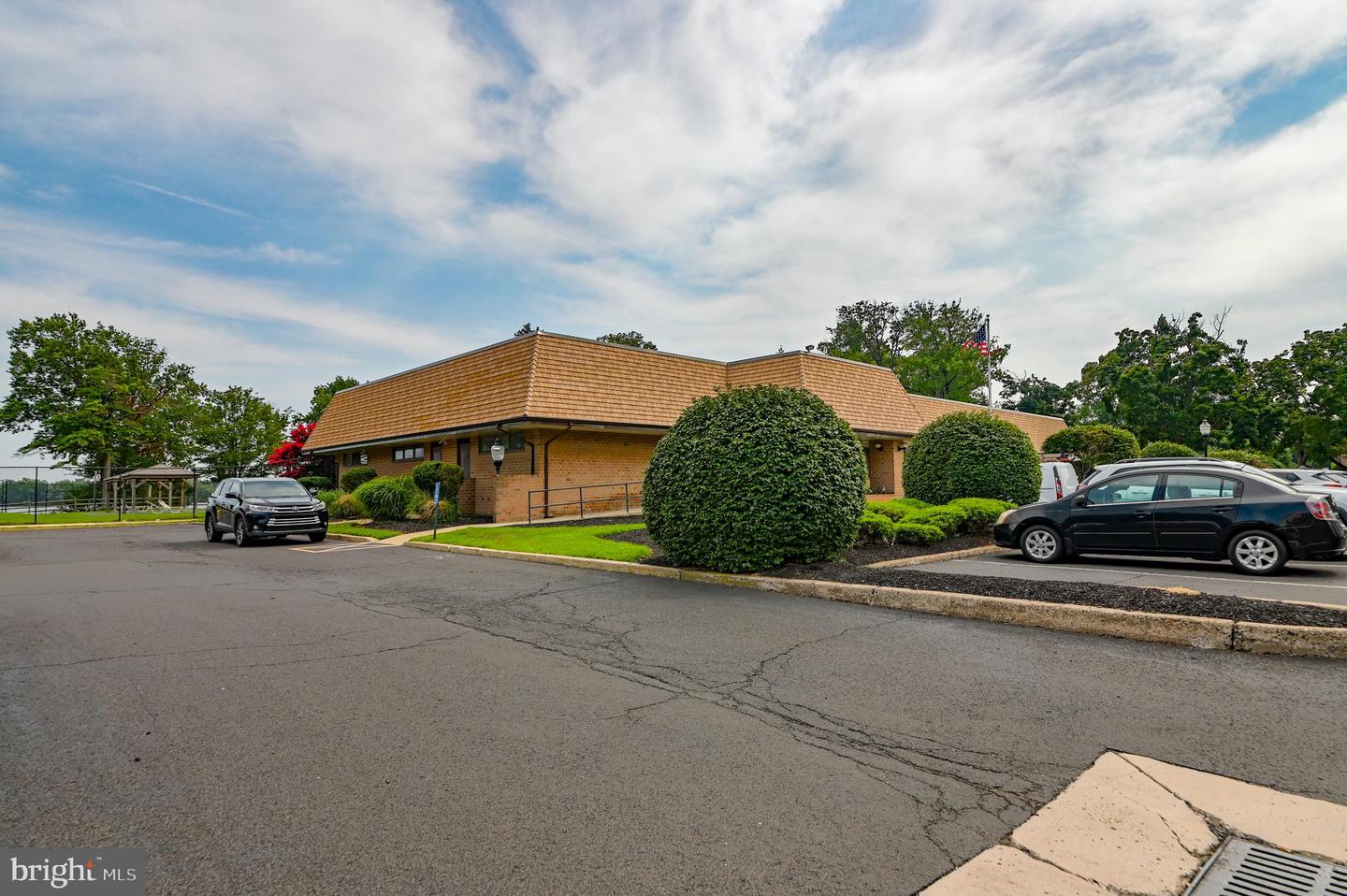 72303-00 Delaire Landing Rd #303 Property Photo 22
