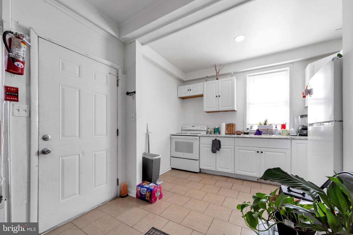 1654 Harrison St Property Photo 4