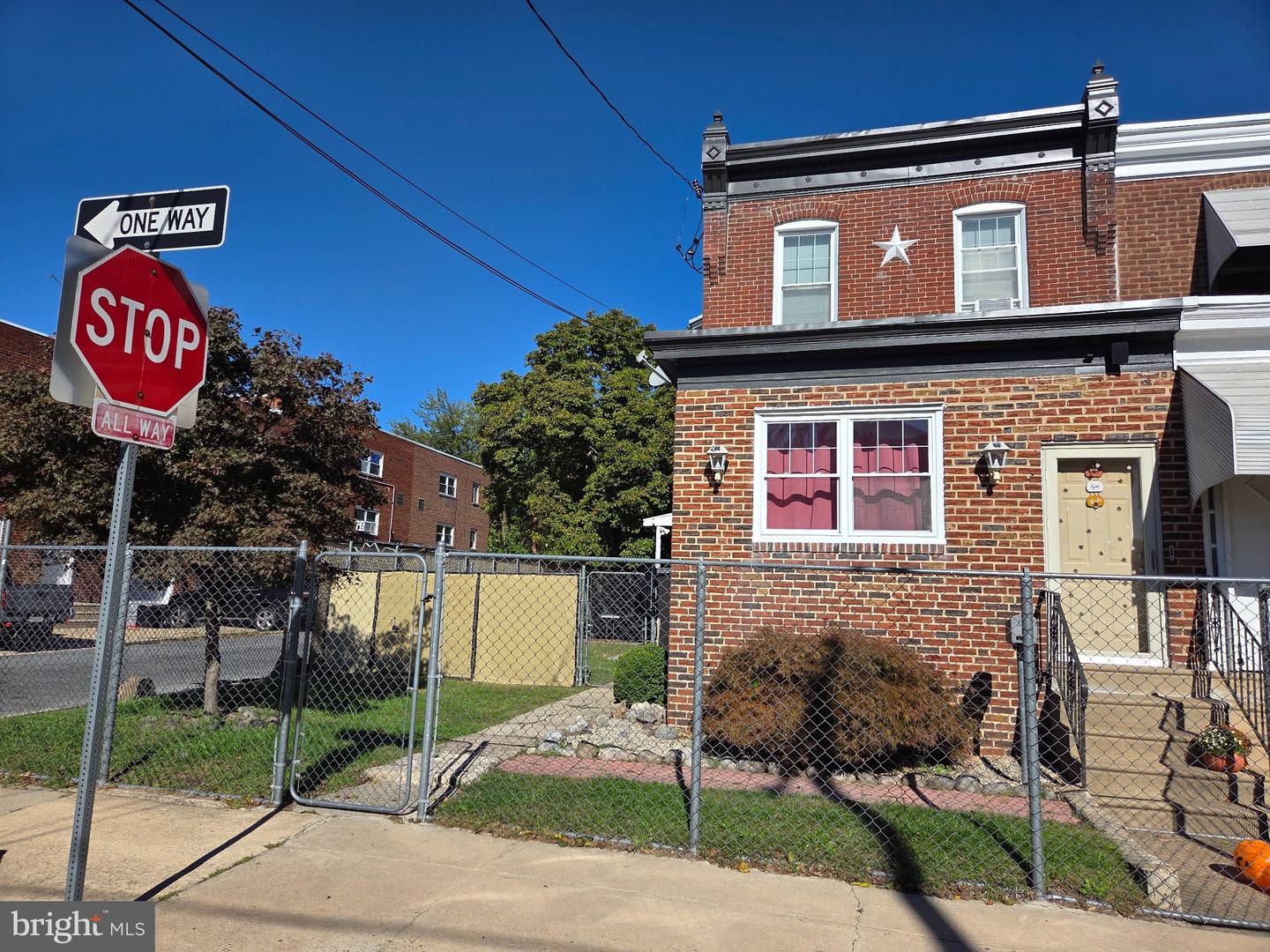 5234 Jackson St Property Photo 1