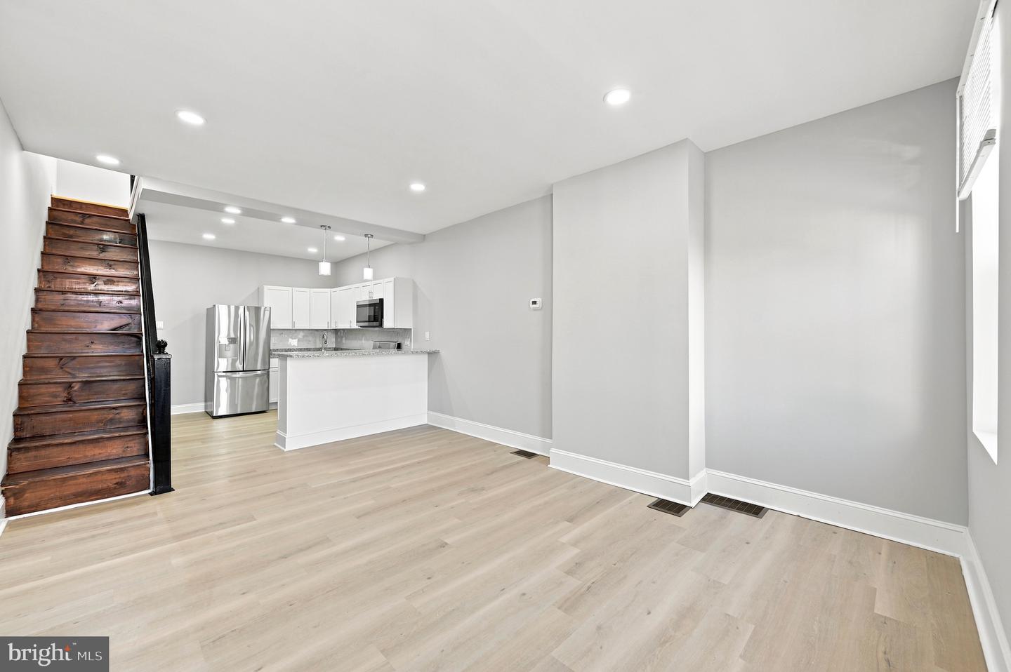 3105 N Chadwick St Property Photo 2